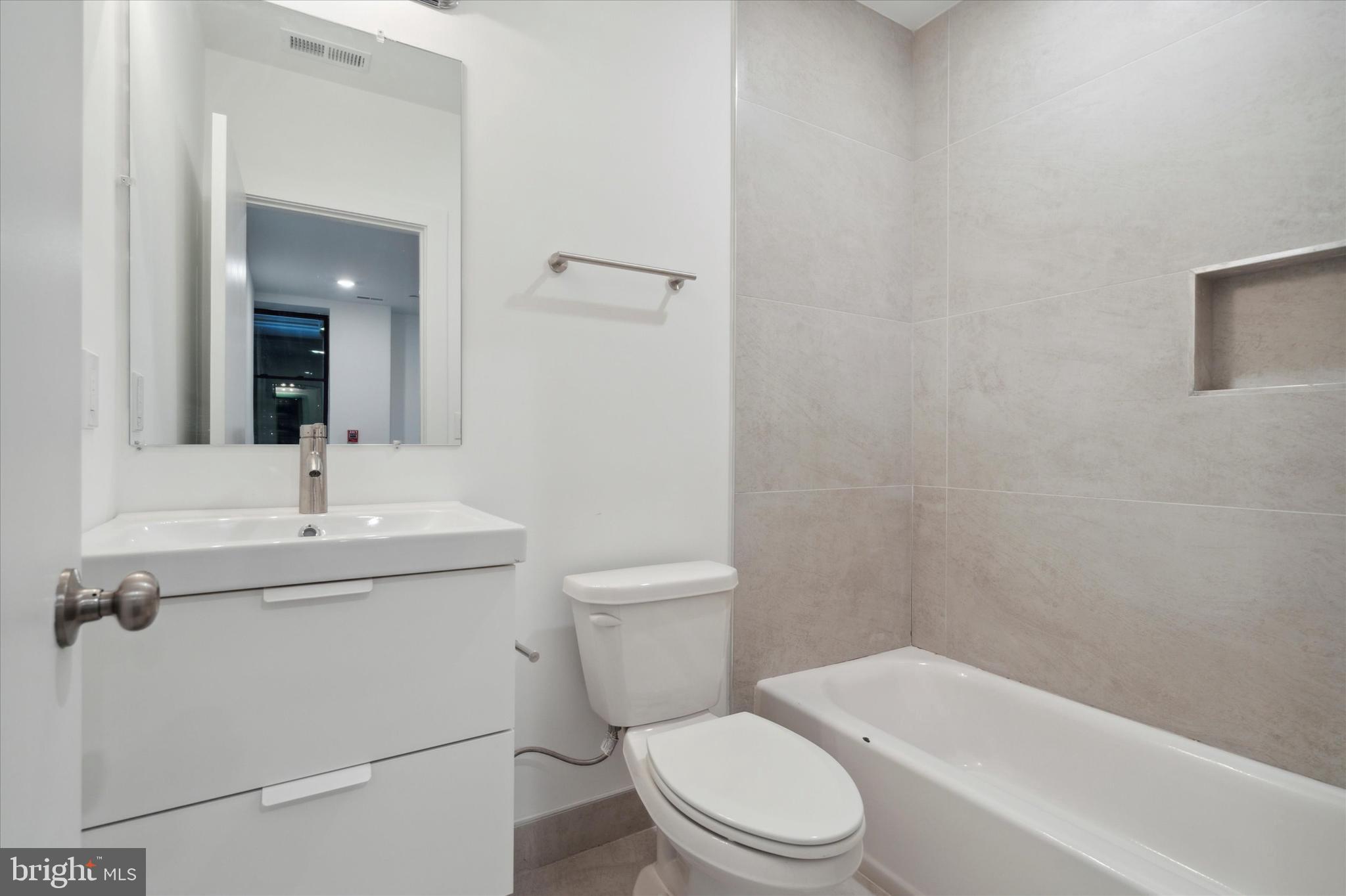 UNIVERSITY CITY - Commercial Sale