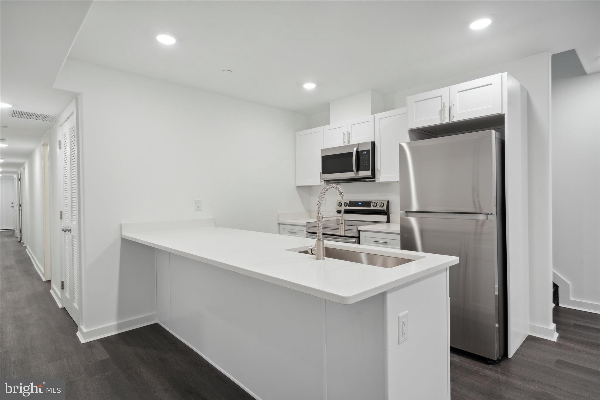 UNIVERSITY CITY - Commercial Sale