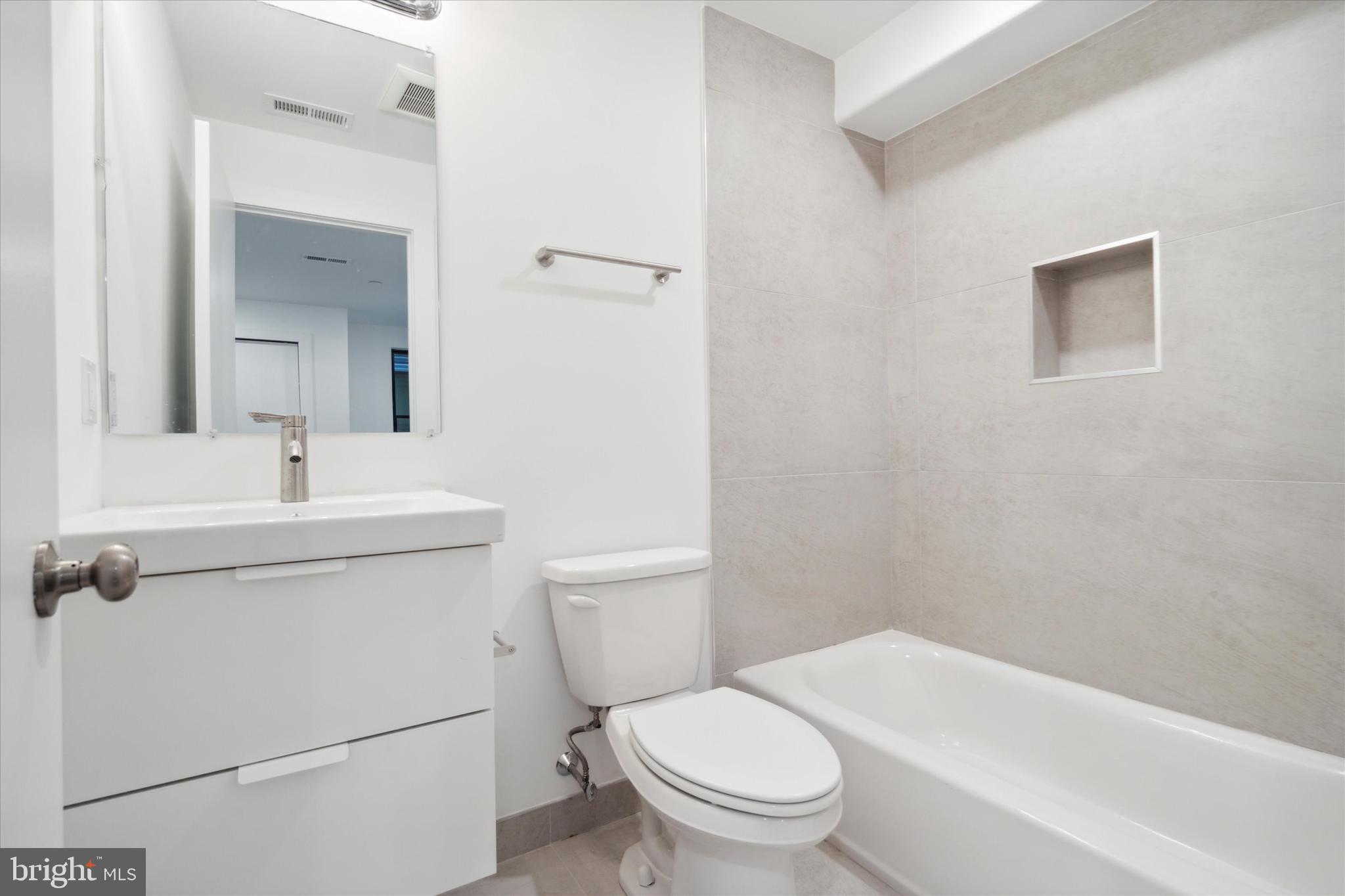 UNIVERSITY CITY - Commercial Sale