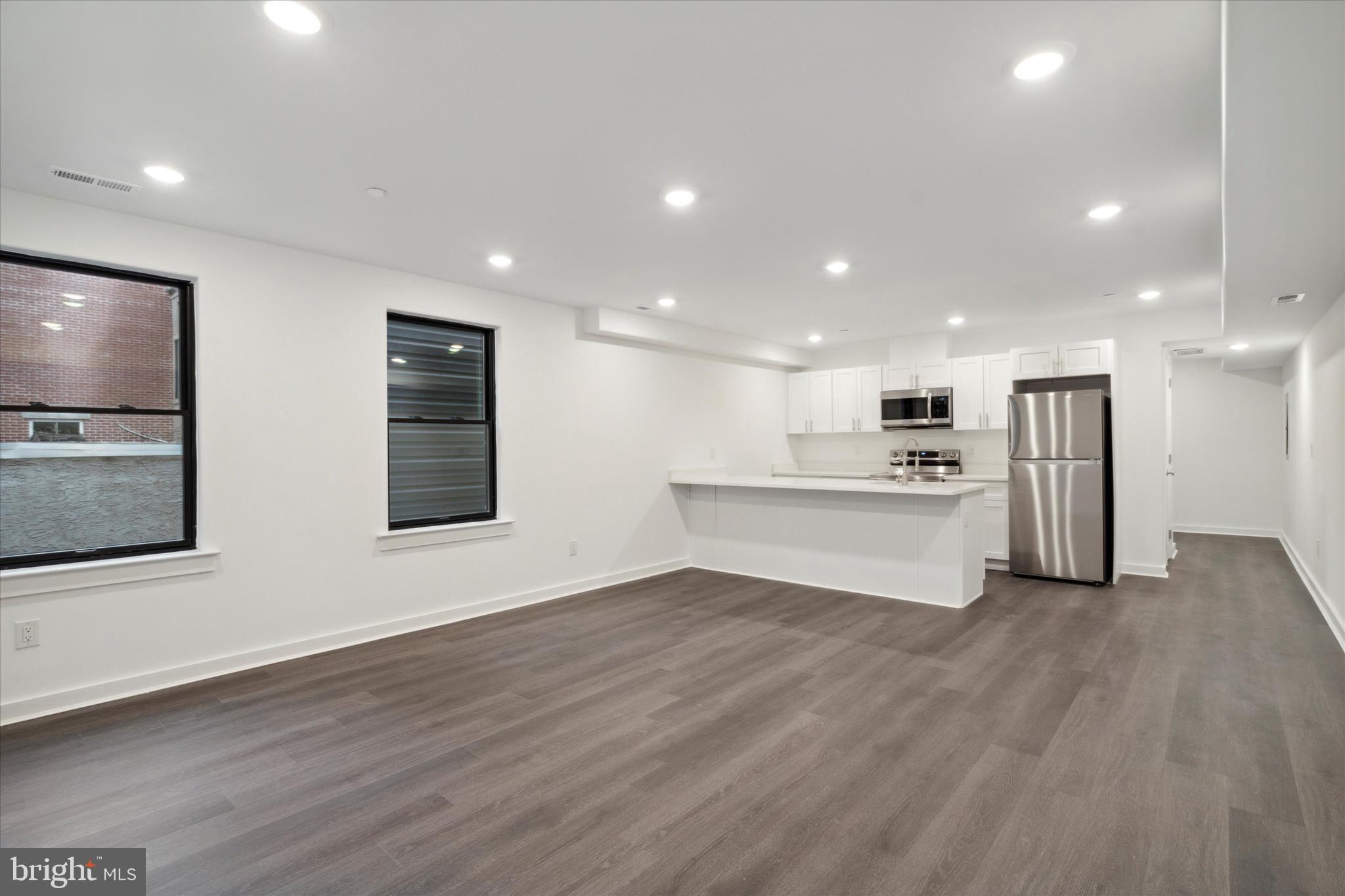 UNIVERSITY CITY - Commercial Sale