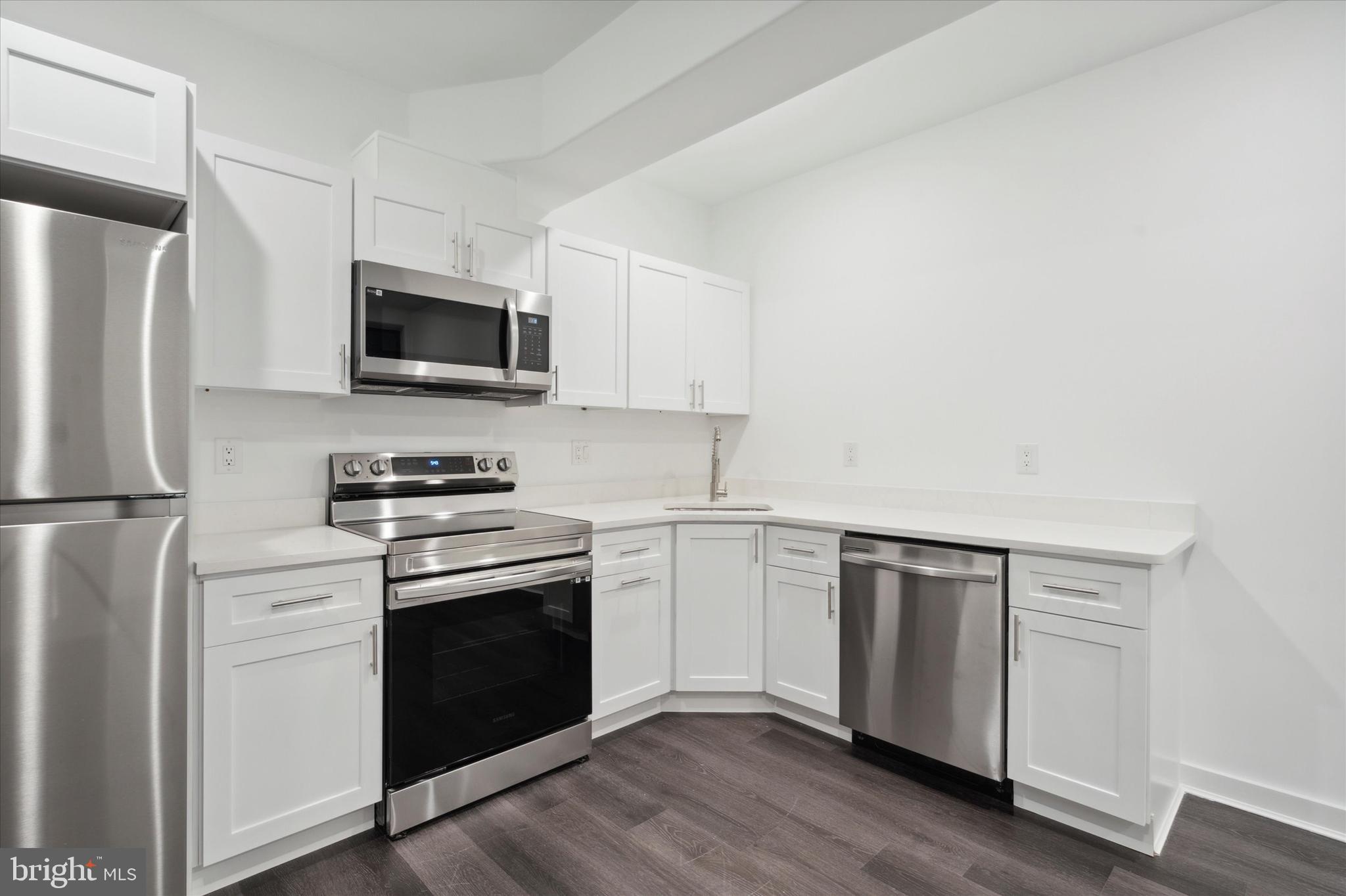 UNIVERSITY CITY - Commercial Sale