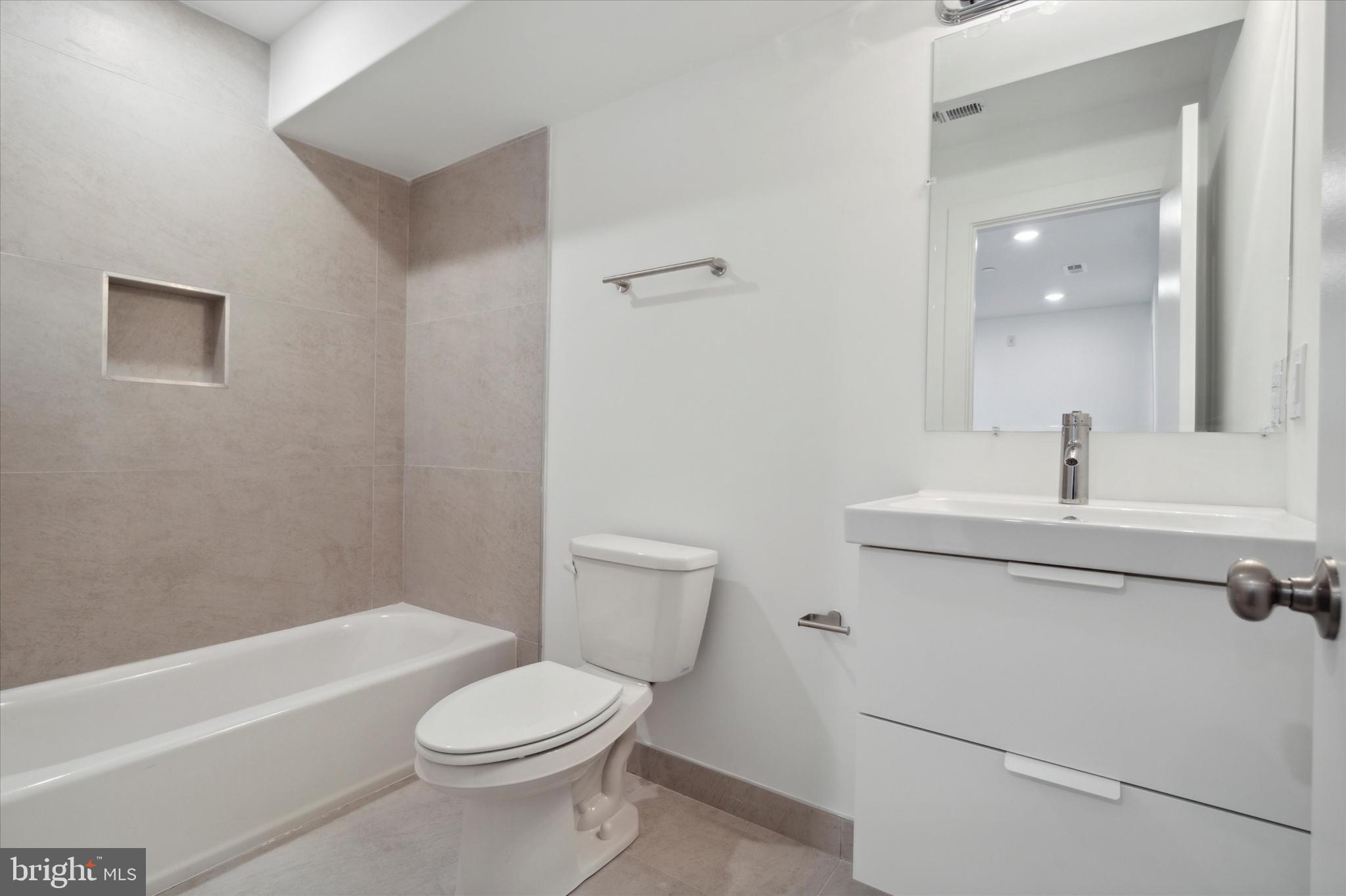 UNIVERSITY CITY - Commercial Sale