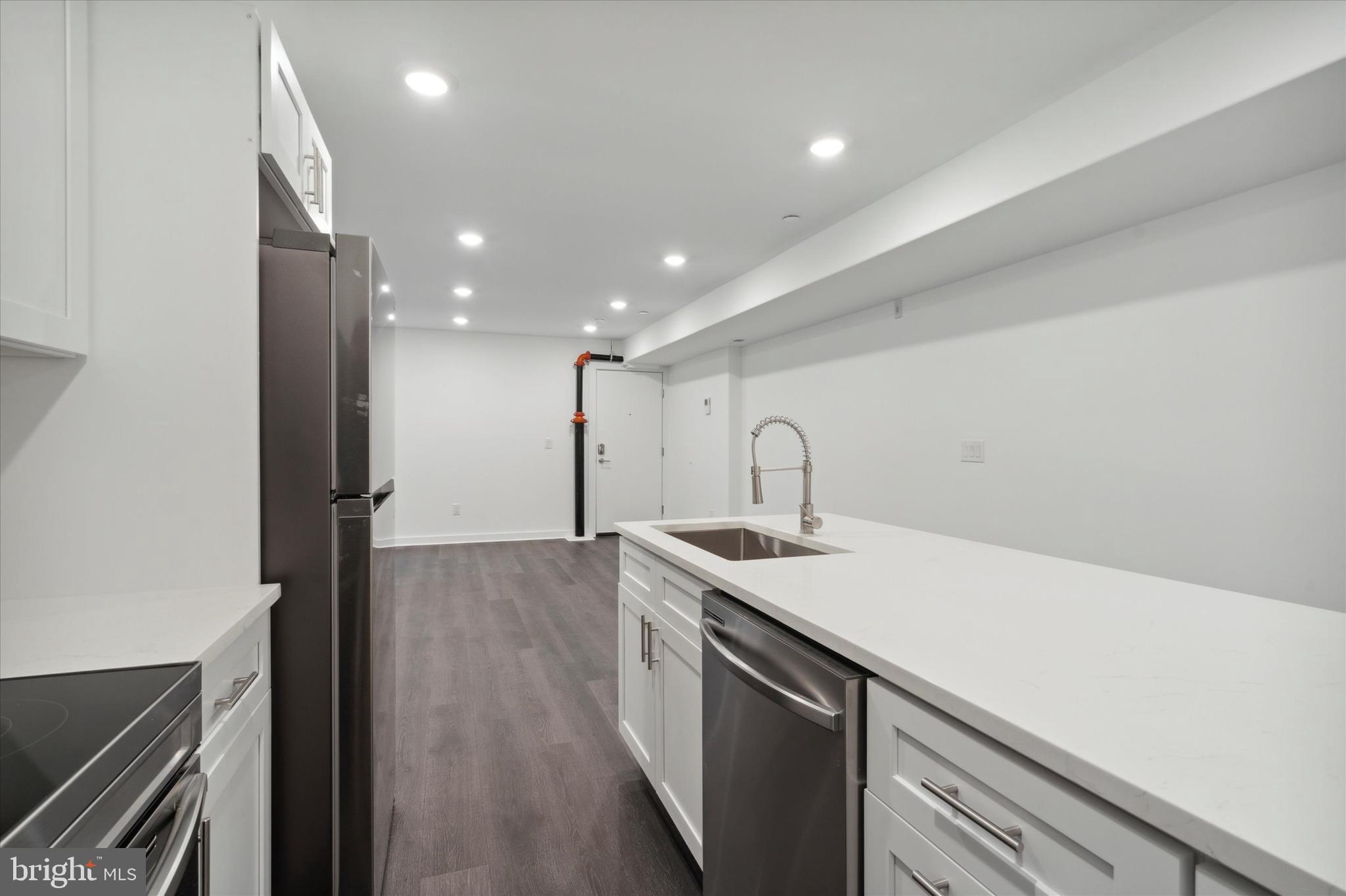 UNIVERSITY CITY - Commercial Sale