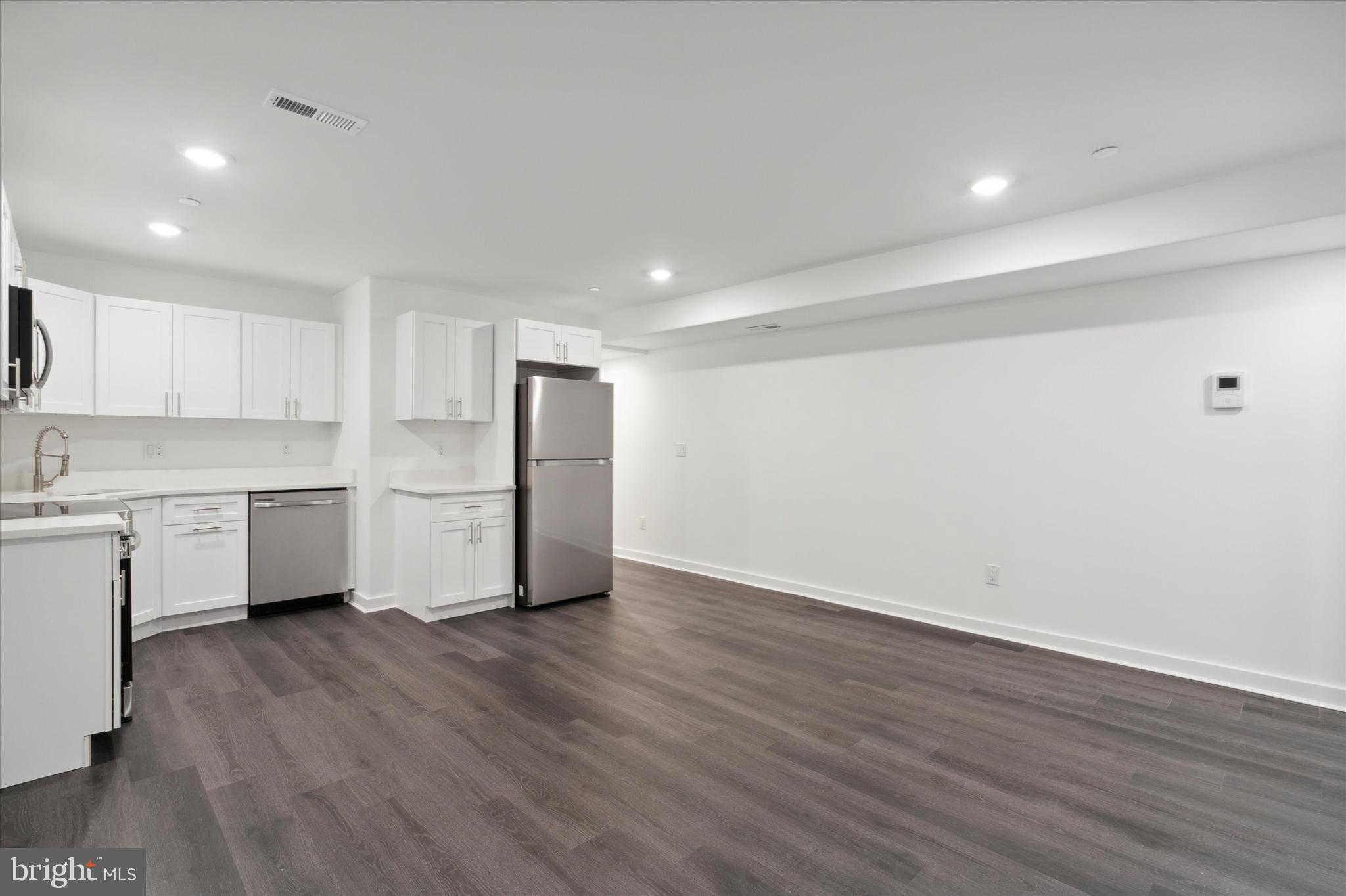 UNIVERSITY CITY - Commercial Sale