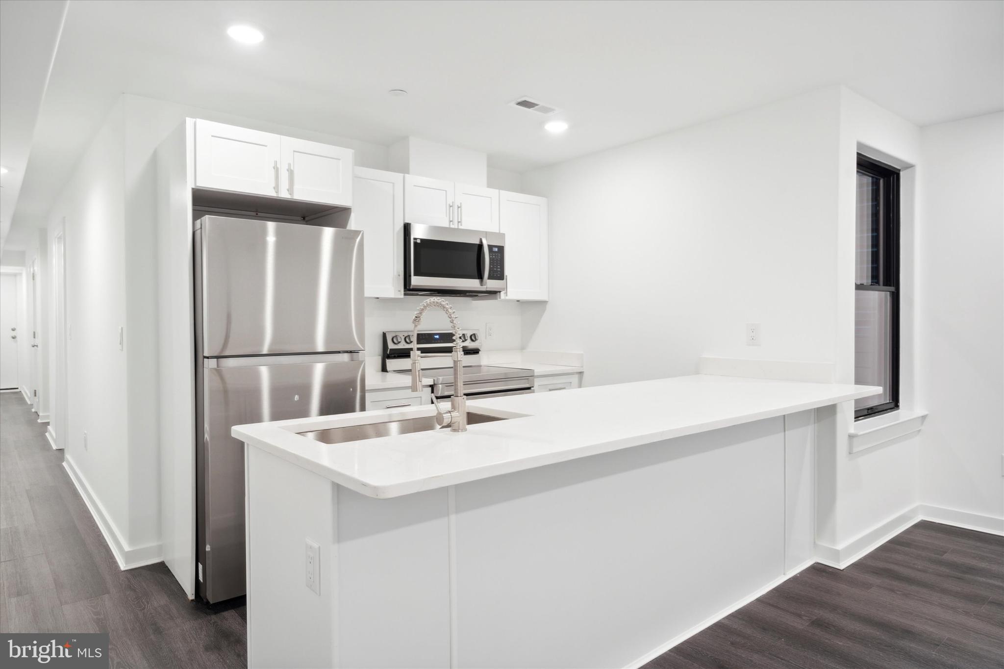 UNIVERSITY CITY - Commercial Sale