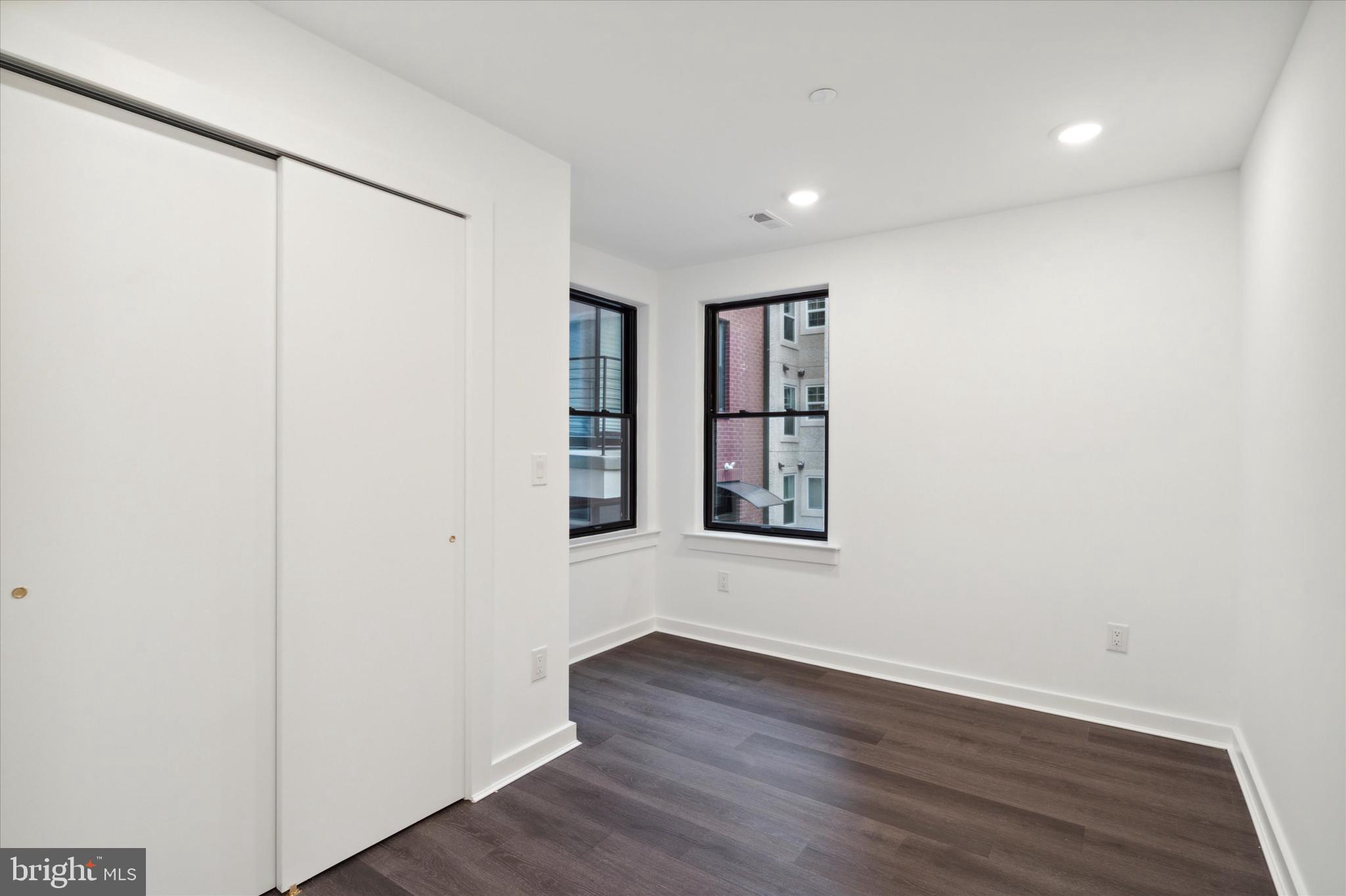 UNIVERSITY CITY - Commercial Sale