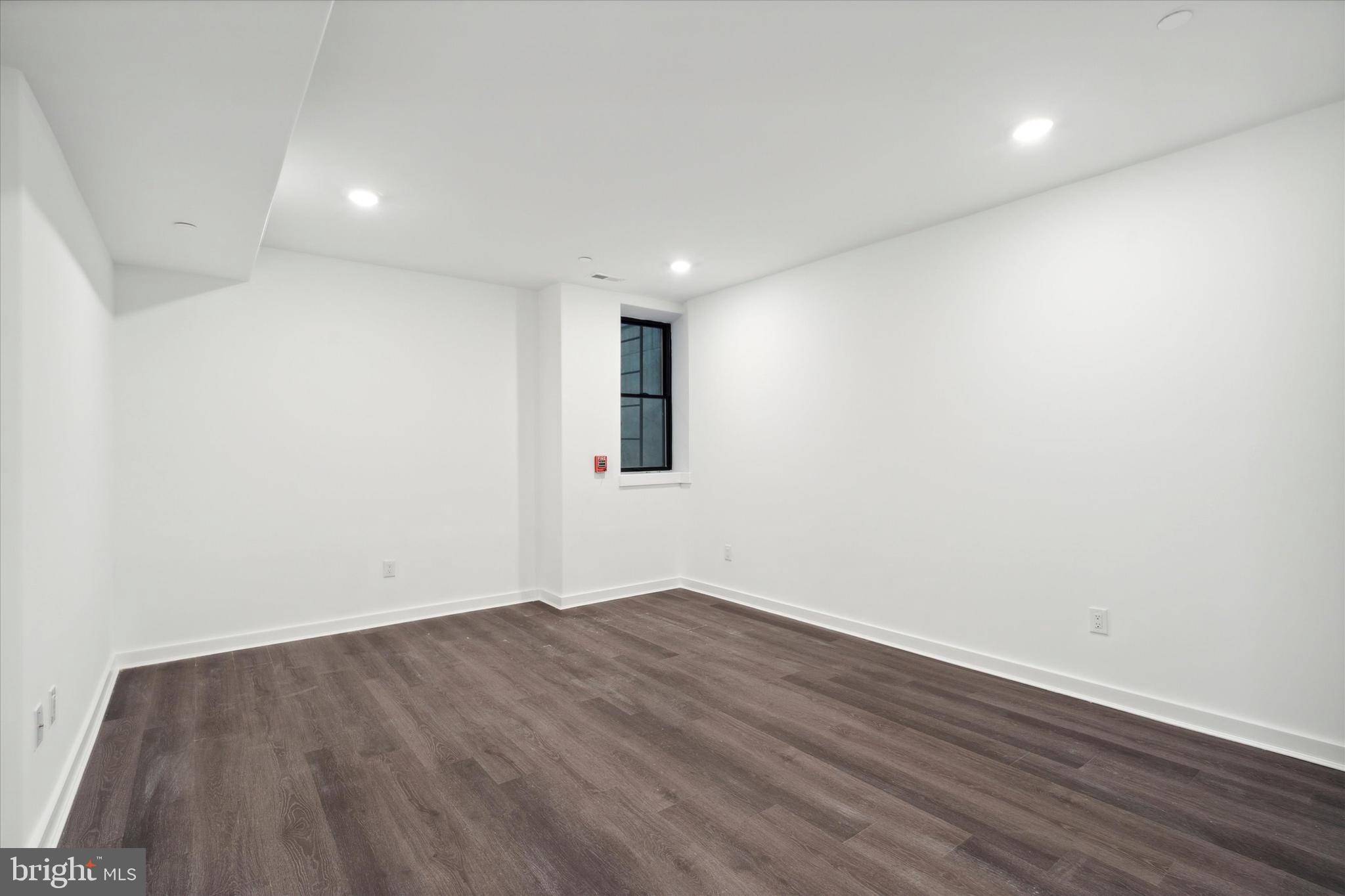 UNIVERSITY CITY - Commercial Sale