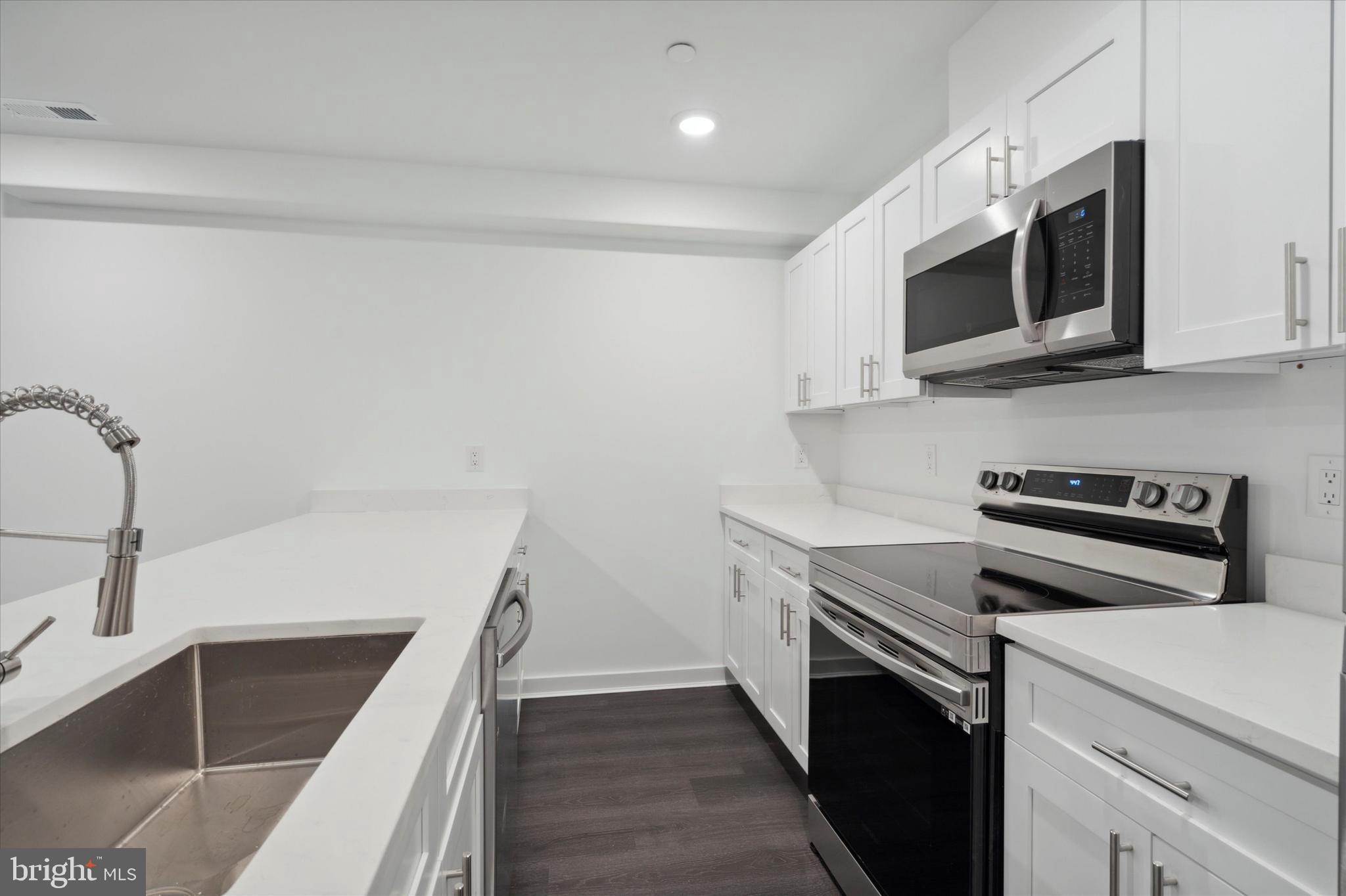 UNIVERSITY CITY - Commercial Sale