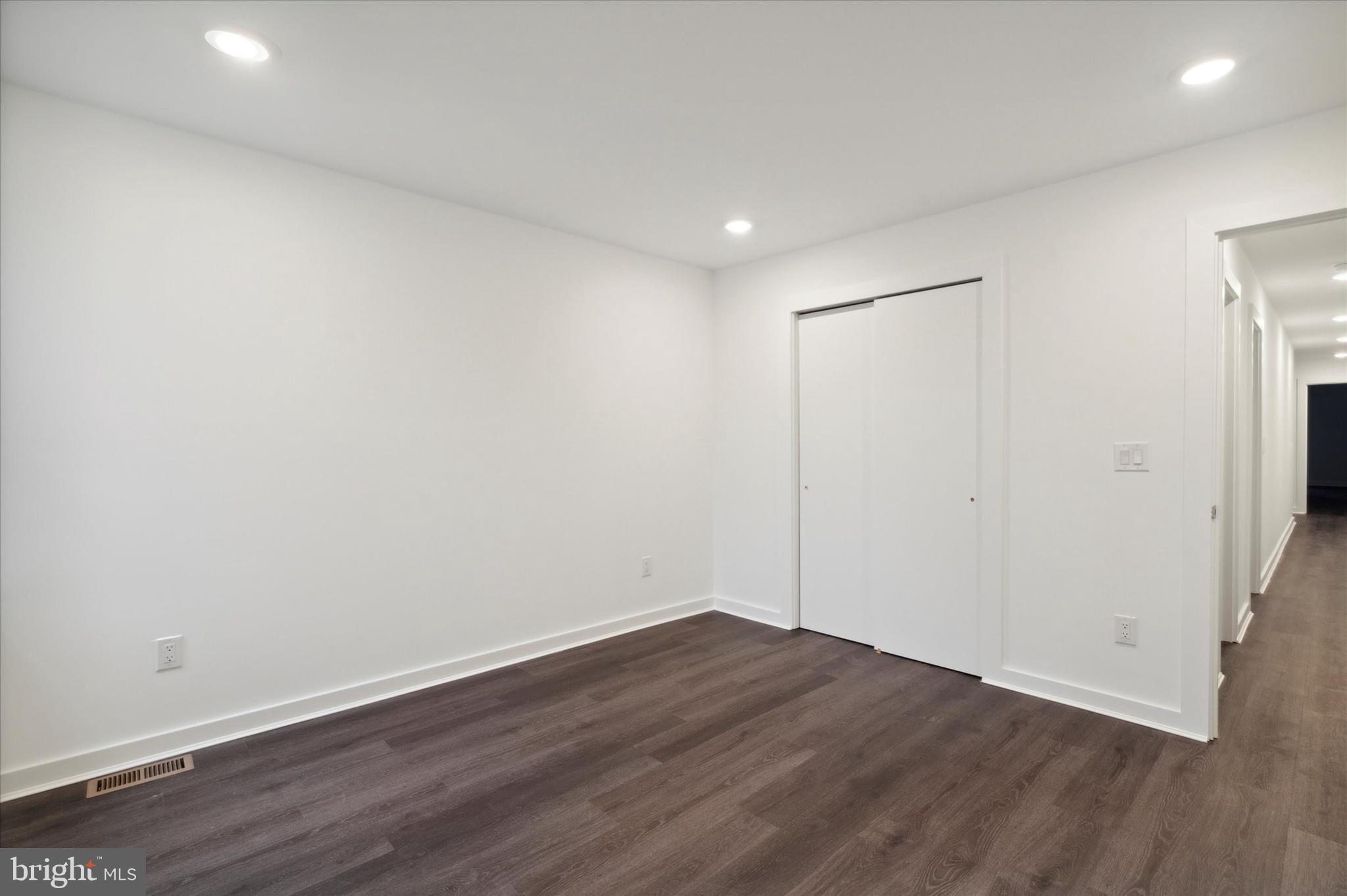 UNIVERSITY CITY - Commercial Sale