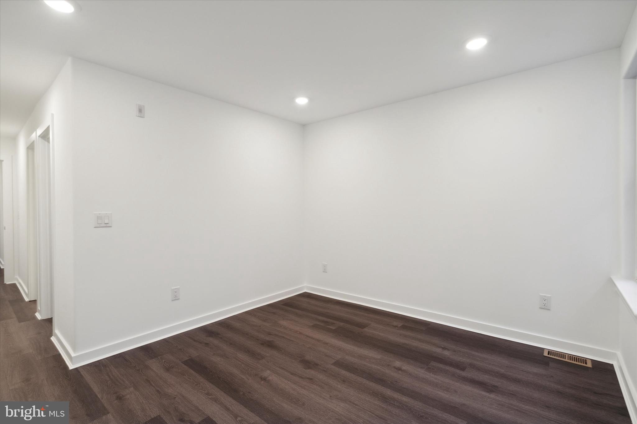 UNIVERSITY CITY - Commercial Sale