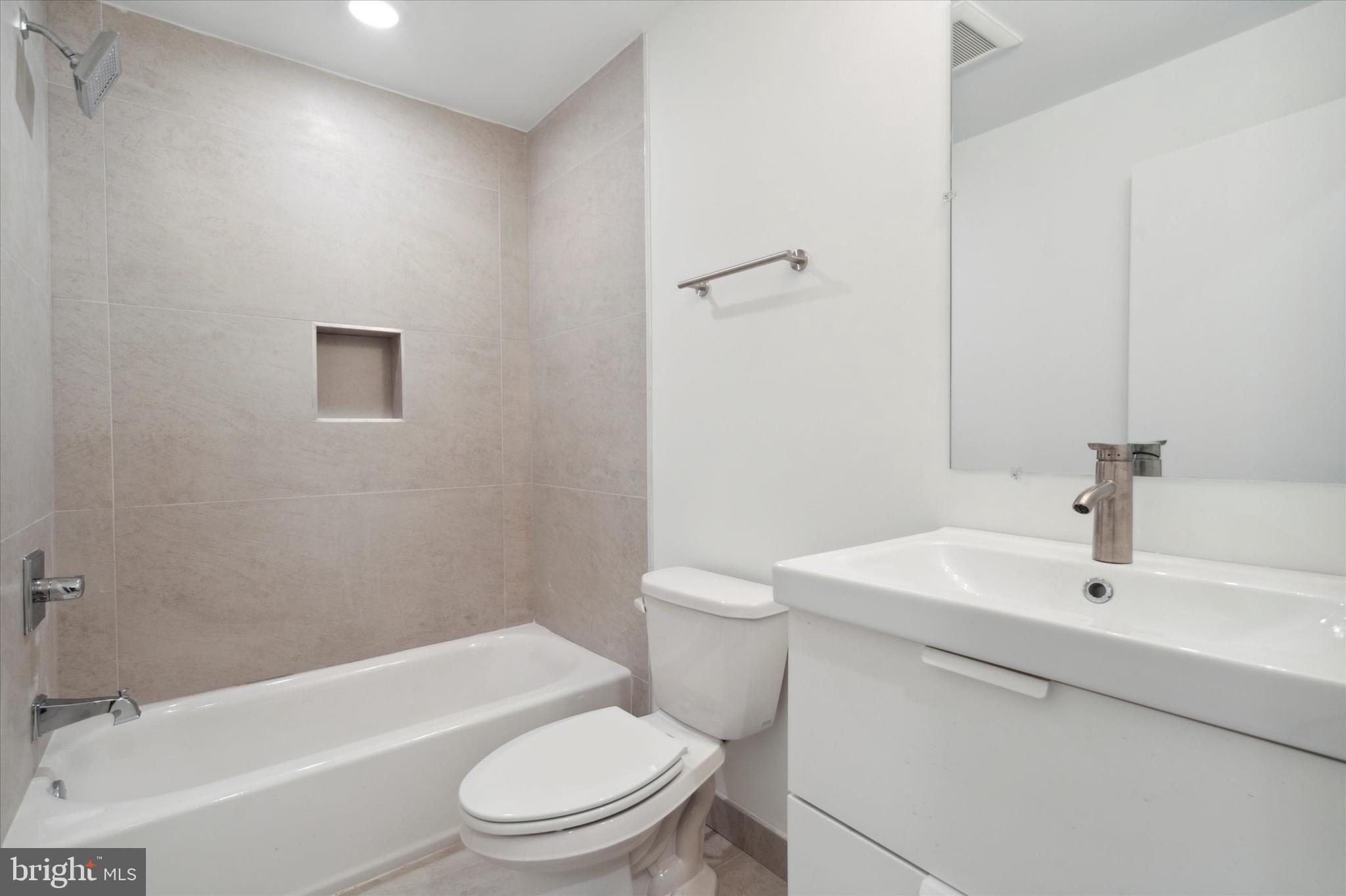 UNIVERSITY CITY - Commercial Sale