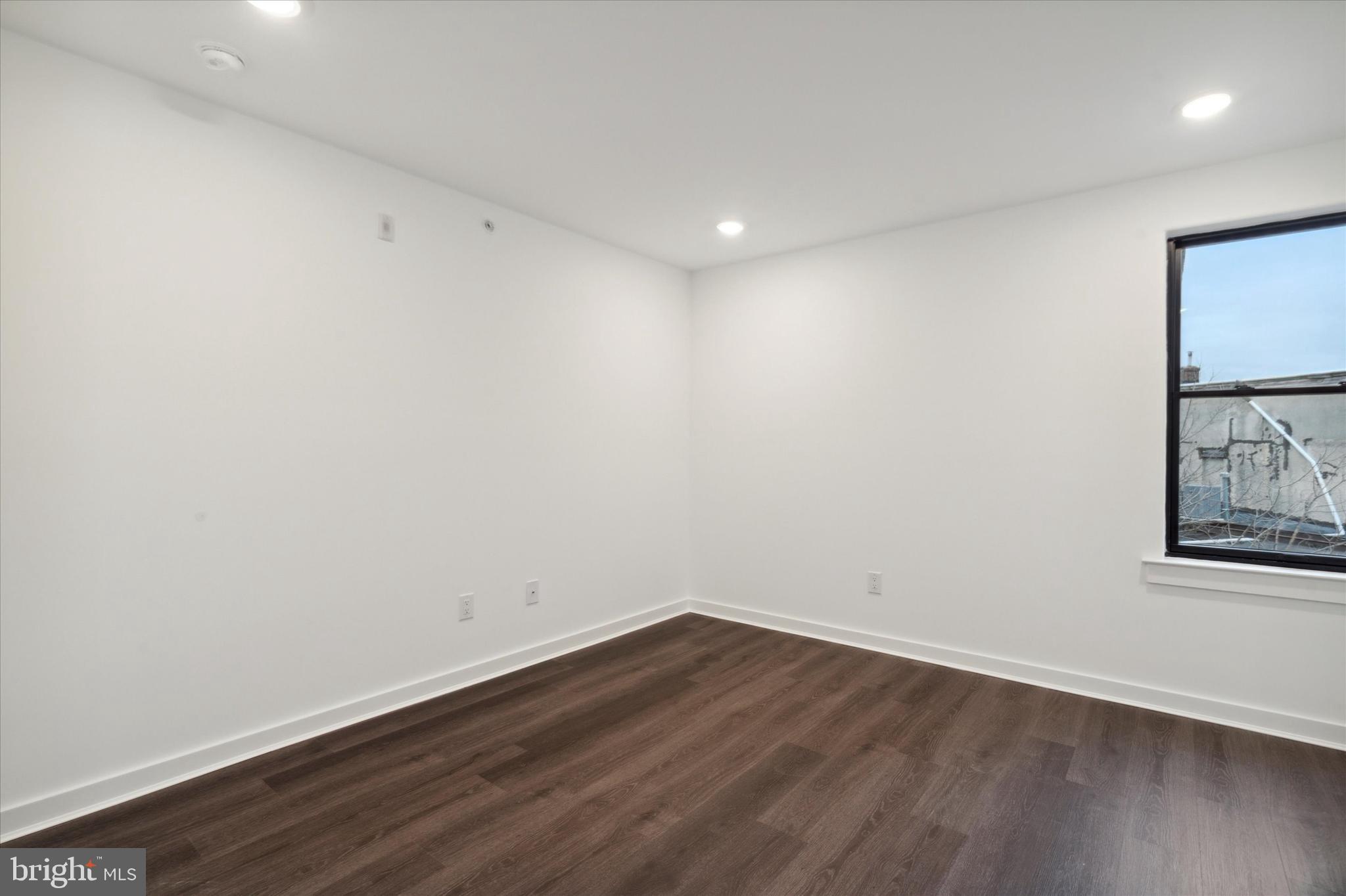 UNIVERSITY CITY - Commercial Sale