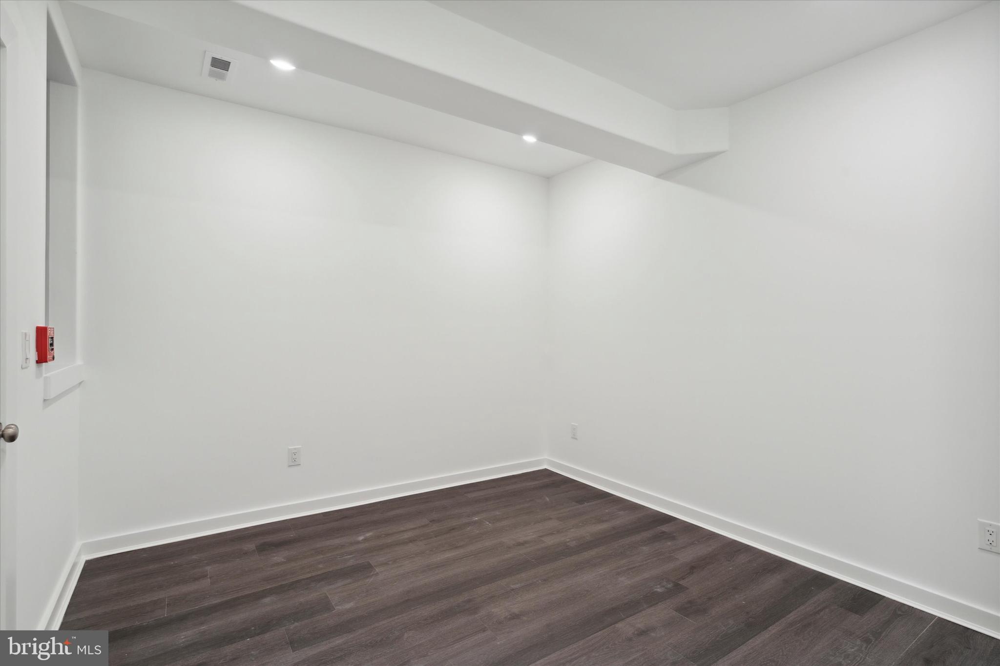 UNIVERSITY CITY - Commercial Sale