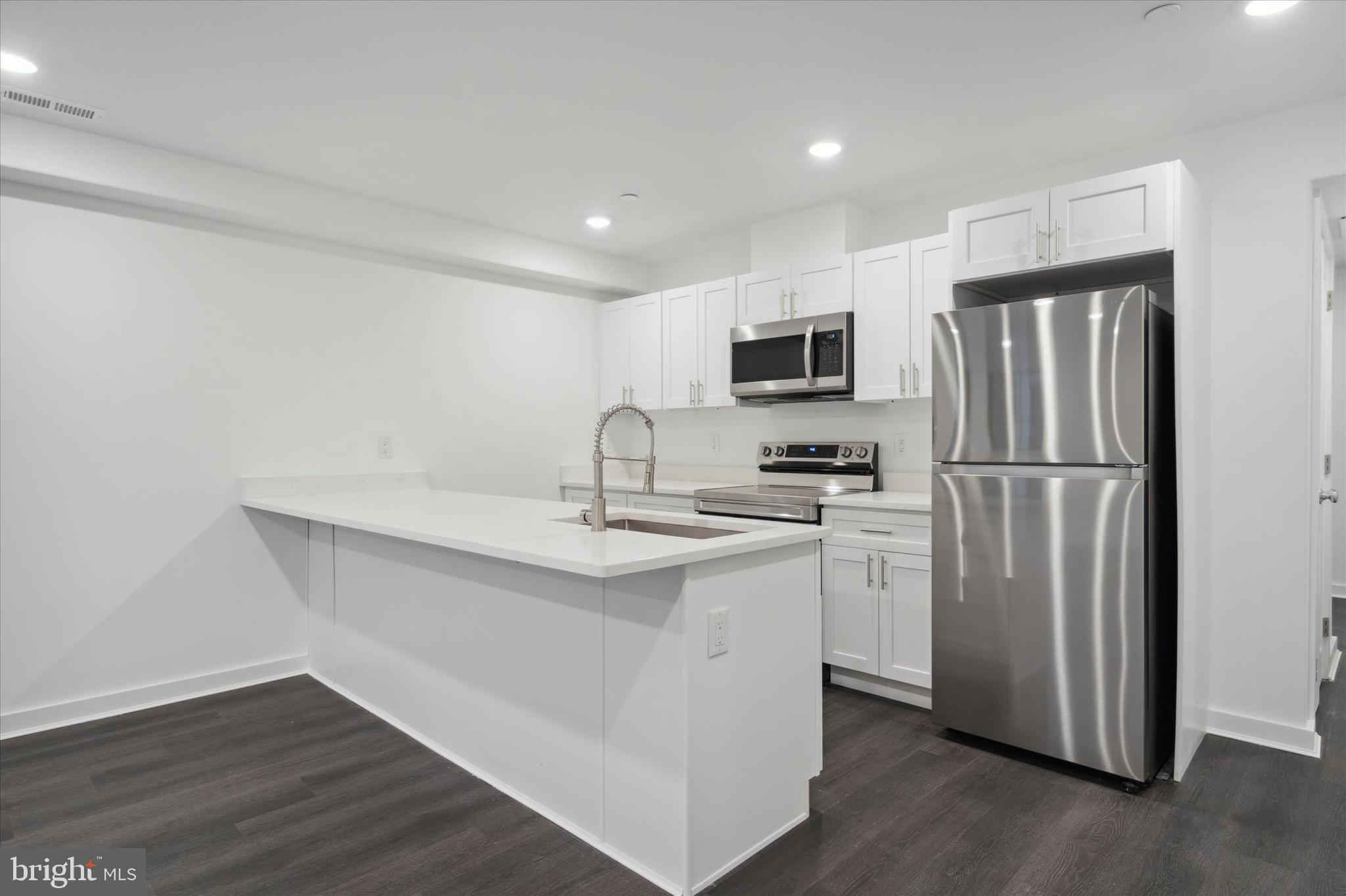 UNIVERSITY CITY - Commercial Sale