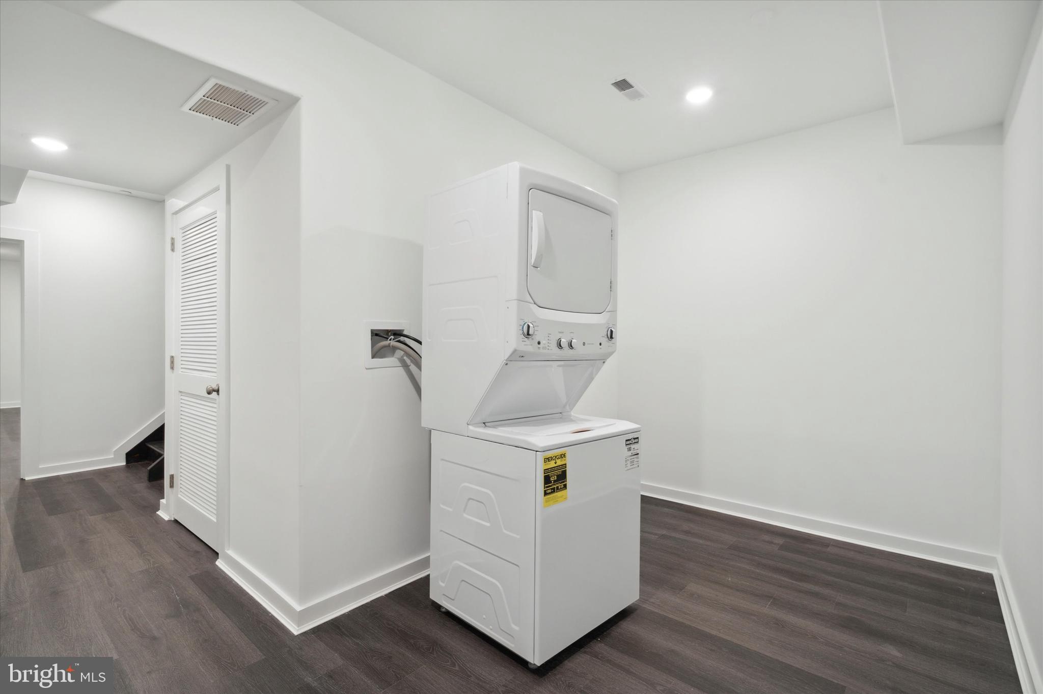 UNIVERSITY CITY - Commercial Sale