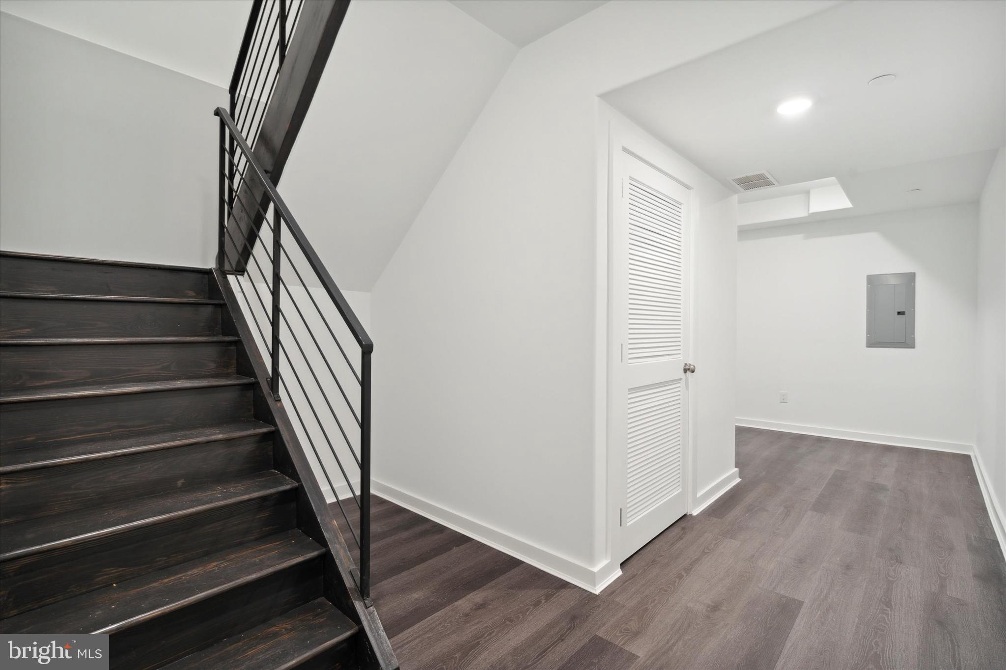 UNIVERSITY CITY - Commercial Sale