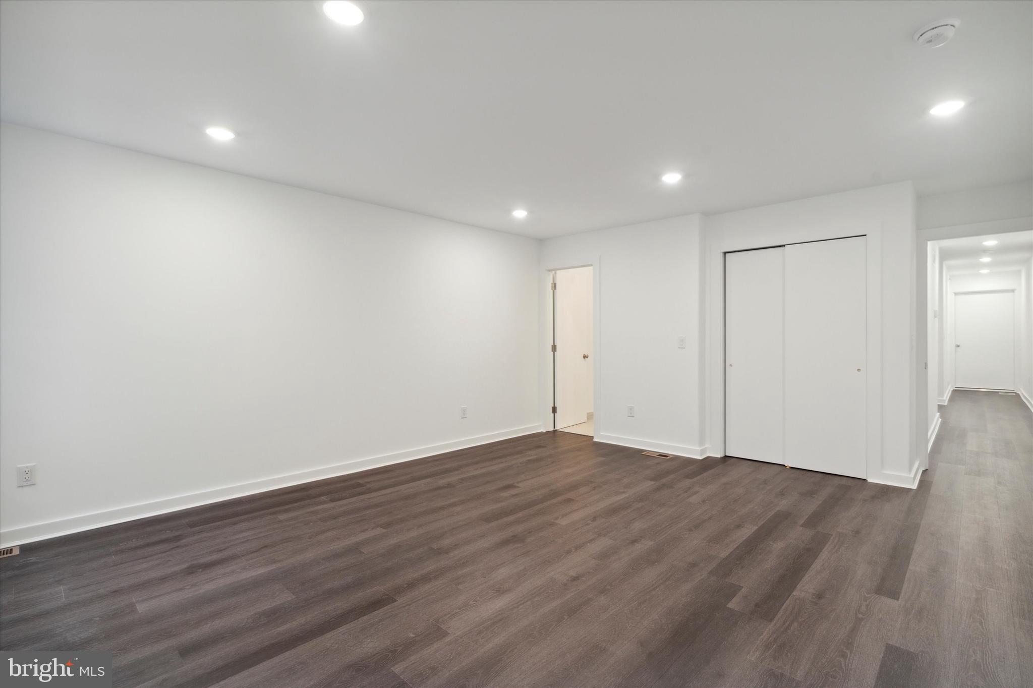 UNIVERSITY CITY - Commercial Sale