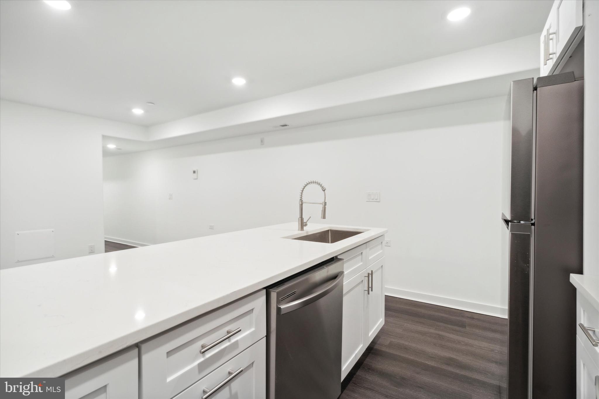 UNIVERSITY CITY - Commercial Sale