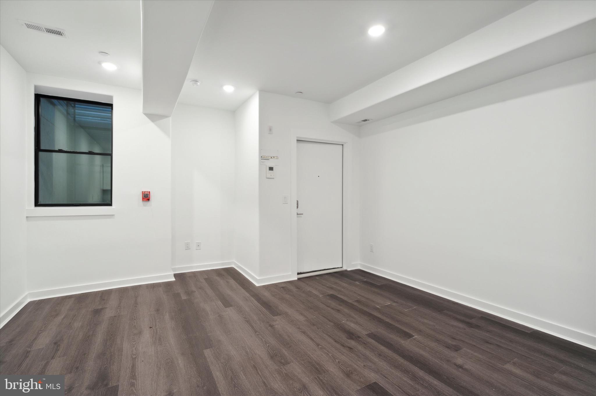 UNIVERSITY CITY - Commercial Sale