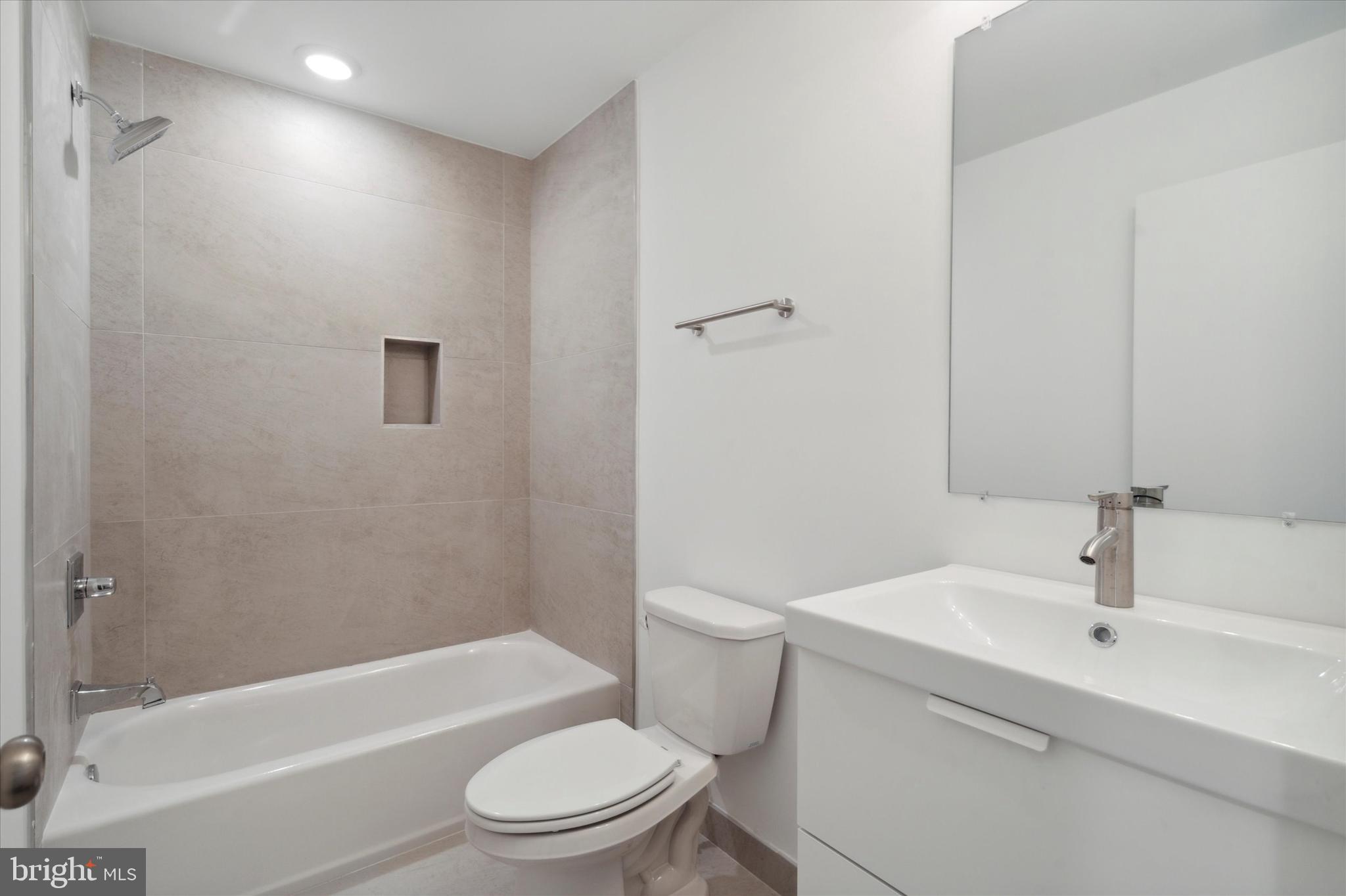 UNIVERSITY CITY - Commercial Sale