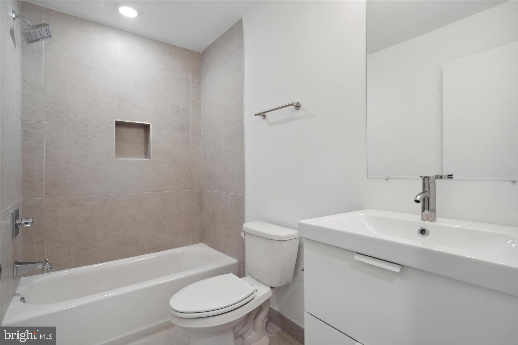 UNIVERSITY CITY - Commercial Sale