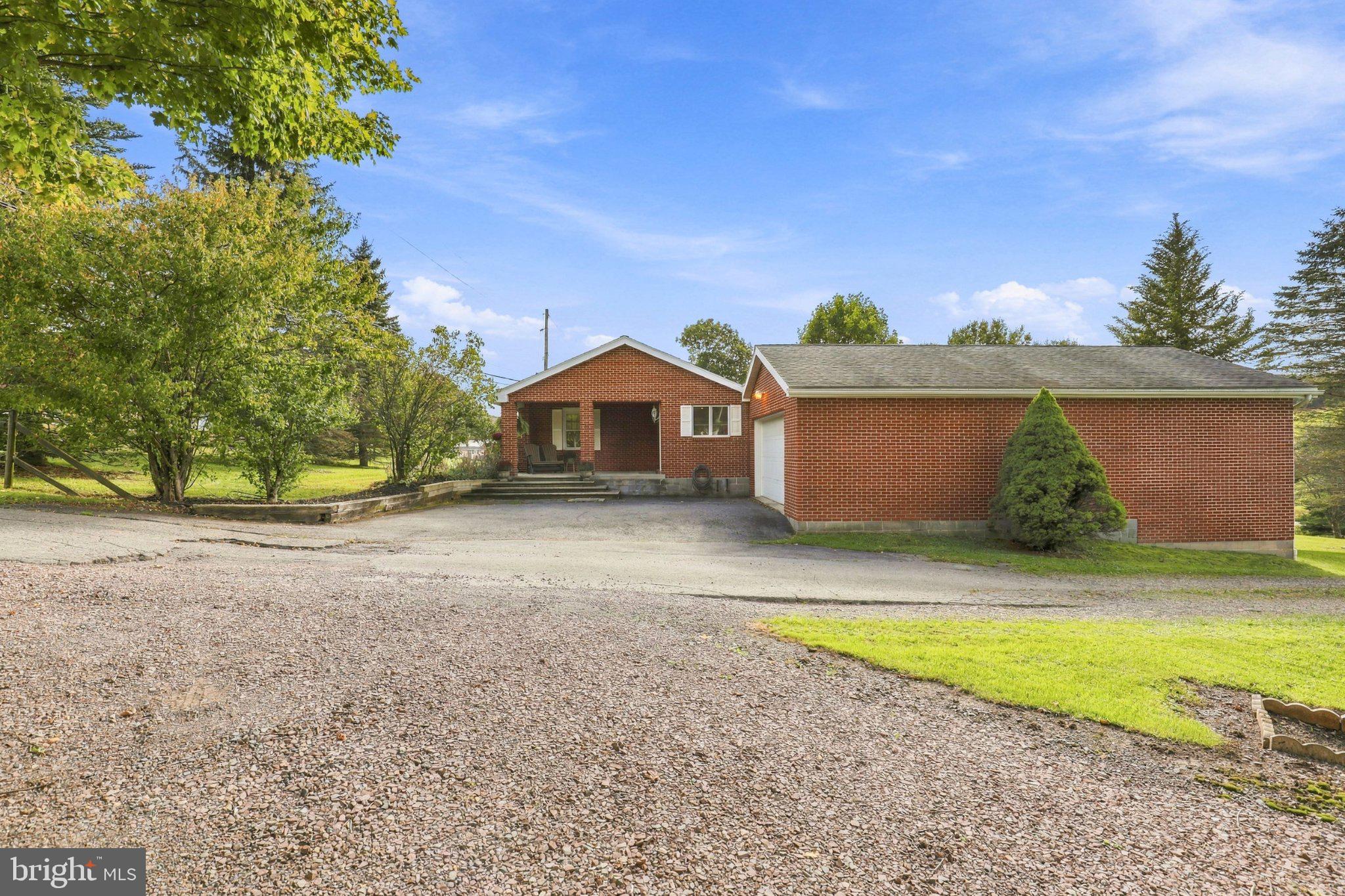 7 LITTLE POND LN