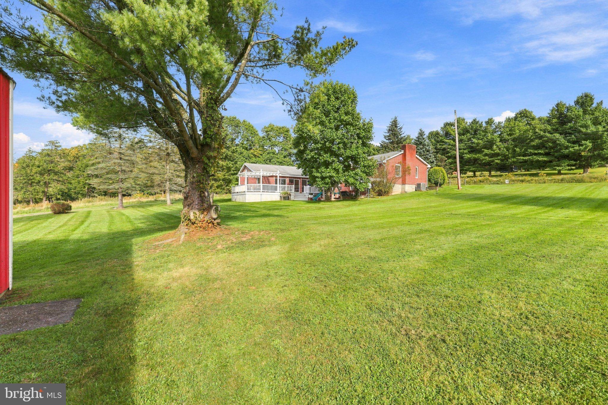 7 LITTLE POND LN