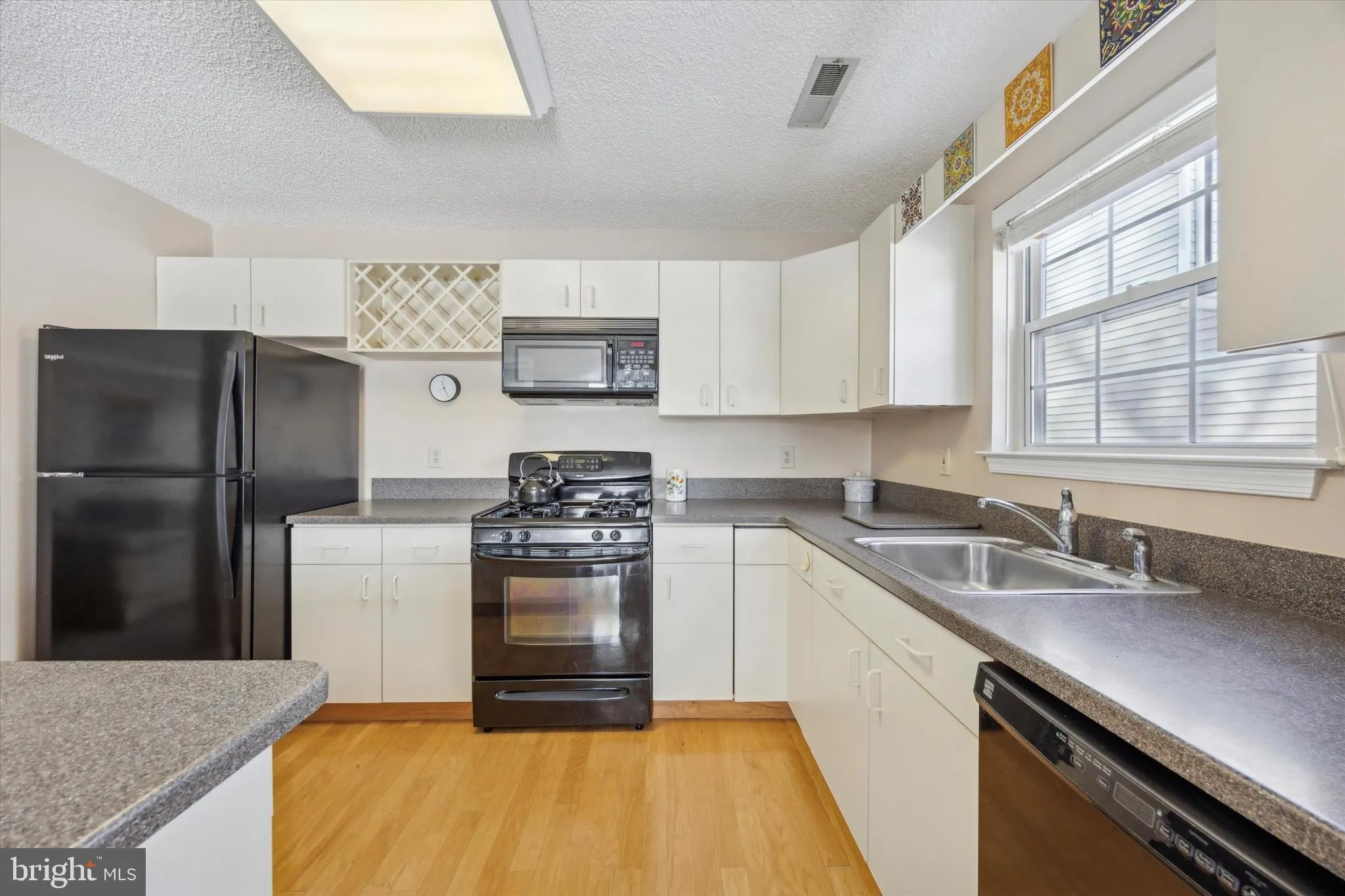 Lawrence, New Jersey 08648, United States, 2 Bedrooms Bedrooms, ,2 BathroomsBathrooms,Residential,Pending,20602