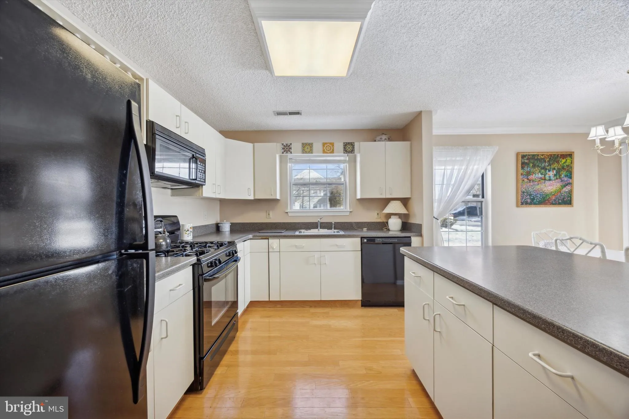 Lawrence, New Jersey 08648, United States, 2 Bedrooms Bedrooms, ,2 BathroomsBathrooms,Residential,Pending,20602