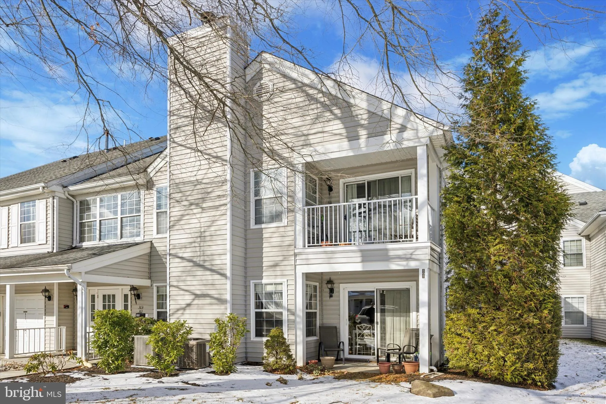 Lawrence, New Jersey 08648, United States, 2 Bedrooms Bedrooms, ,2 BathroomsBathrooms,Residential,Pending,20602