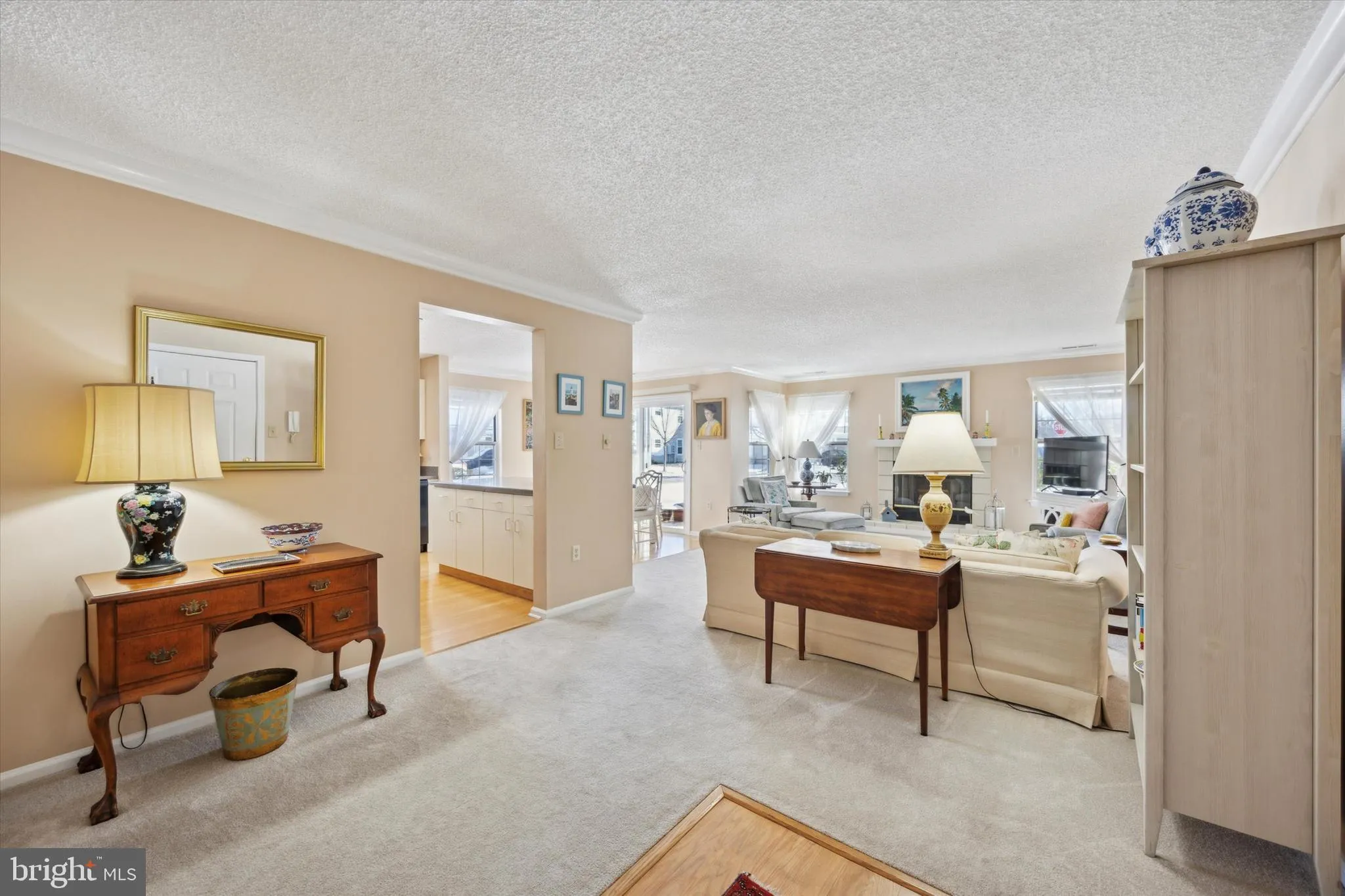 Lawrence, New Jersey 08648, United States, 2 Bedrooms Bedrooms, ,2 BathroomsBathrooms,Residential,Pending,20602