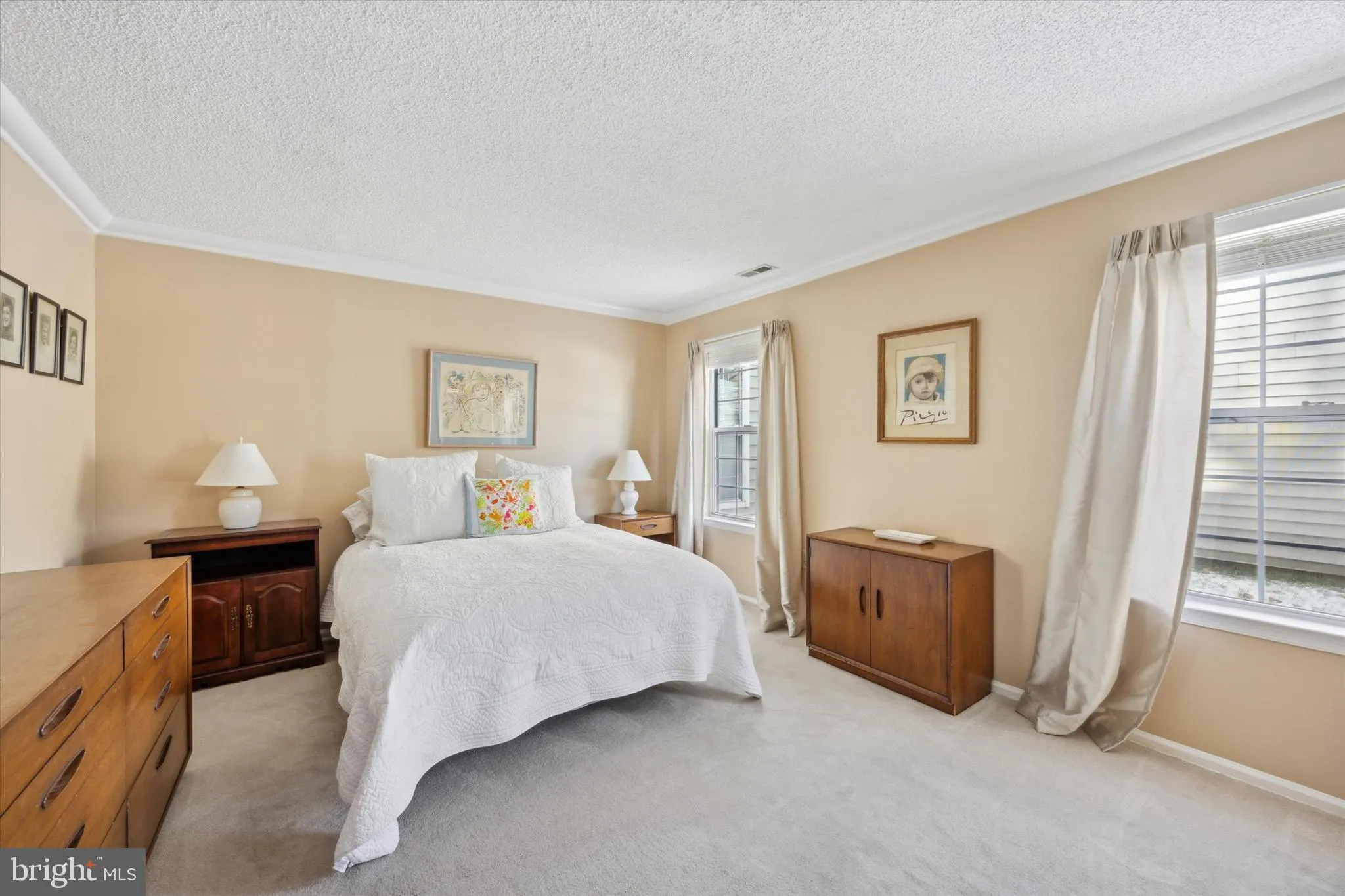 Lawrence, New Jersey 08648, United States, 2 Bedrooms Bedrooms, ,2 BathroomsBathrooms,Residential,Pending,20602