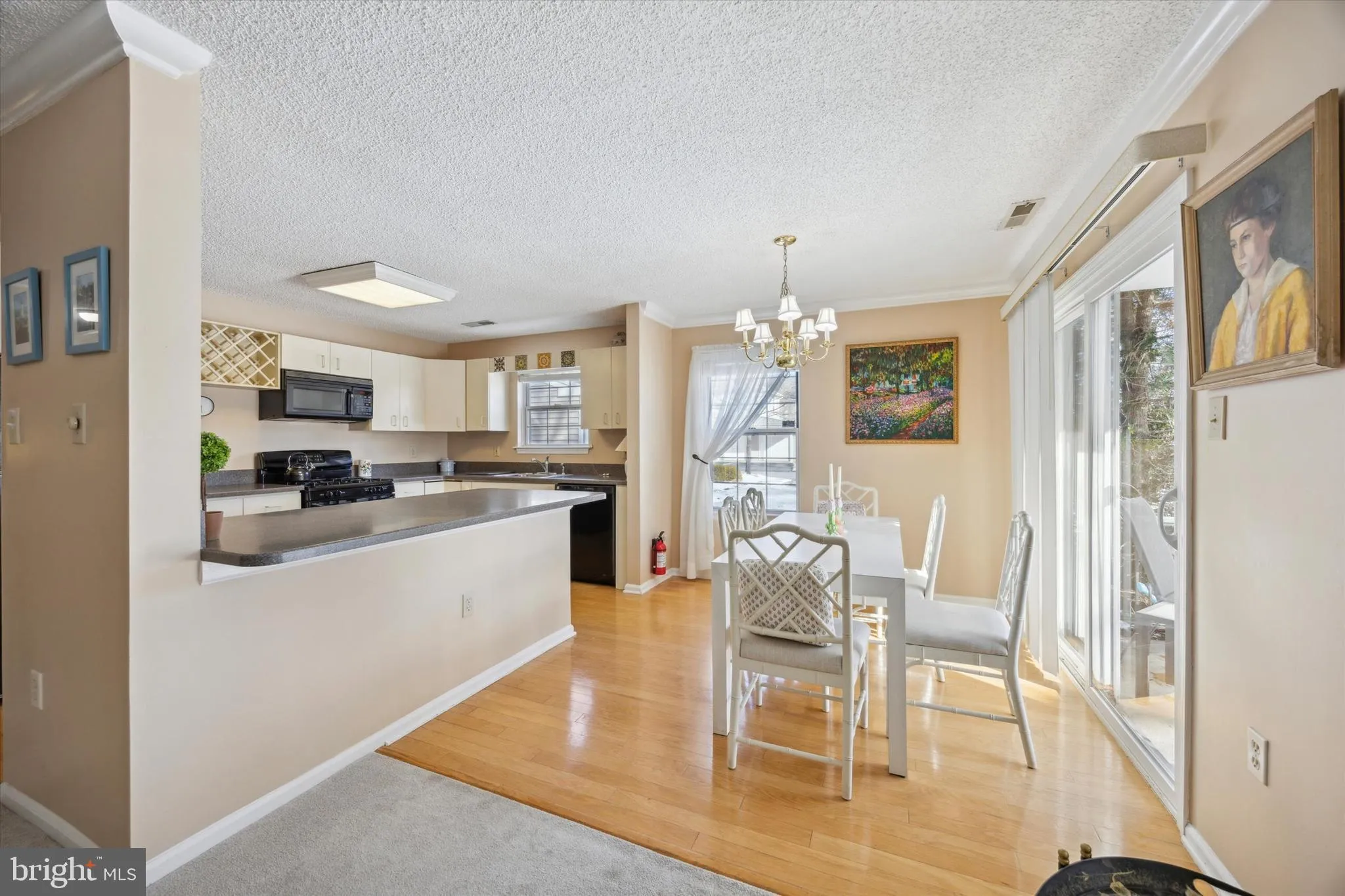 Lawrence, New Jersey 08648, United States, 2 Bedrooms Bedrooms, ,2 BathroomsBathrooms,Residential,Pending,20602