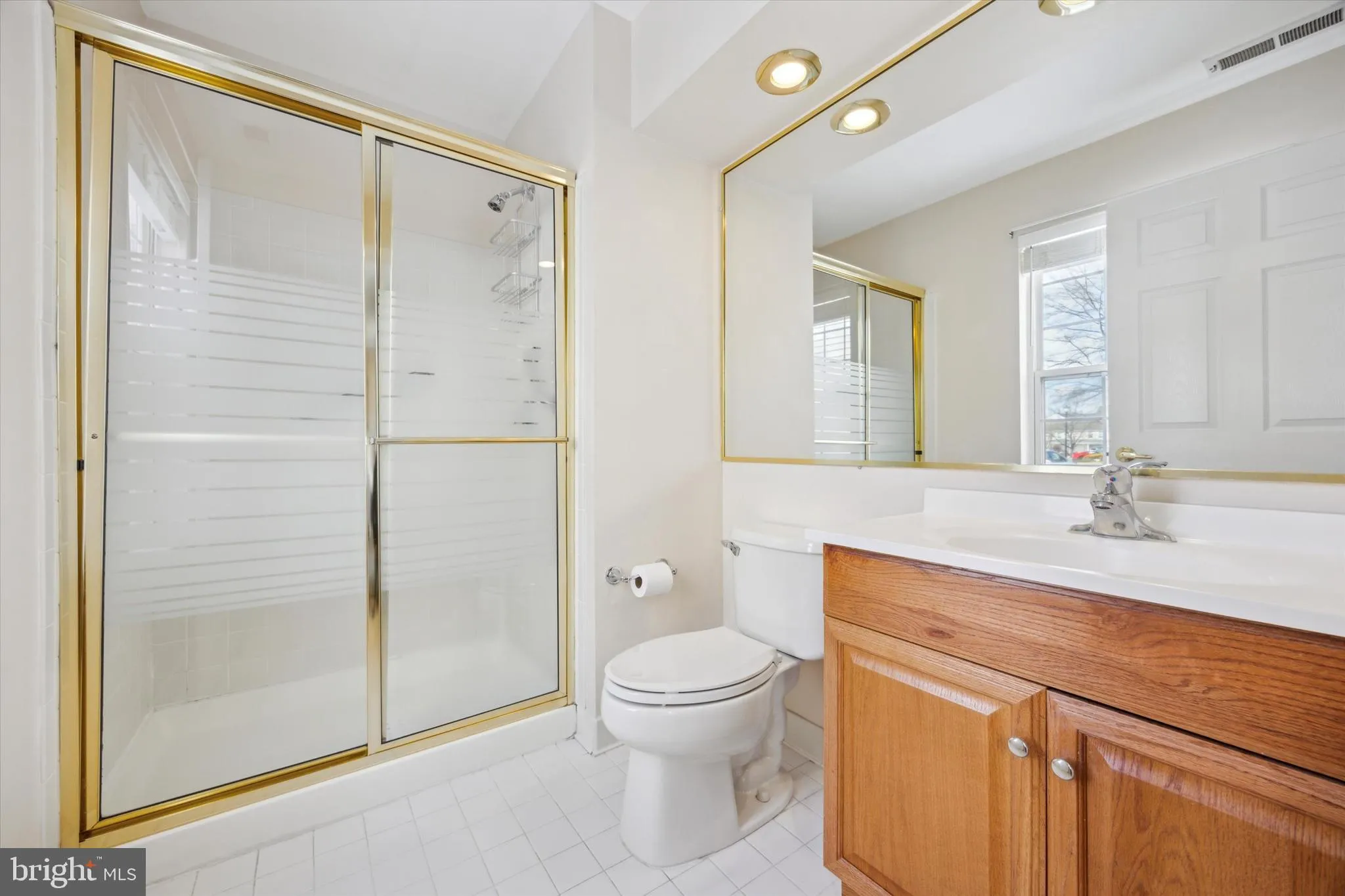 Lawrence, New Jersey 08648, United States, 2 Bedrooms Bedrooms, ,2 BathroomsBathrooms,Residential,Pending,20602