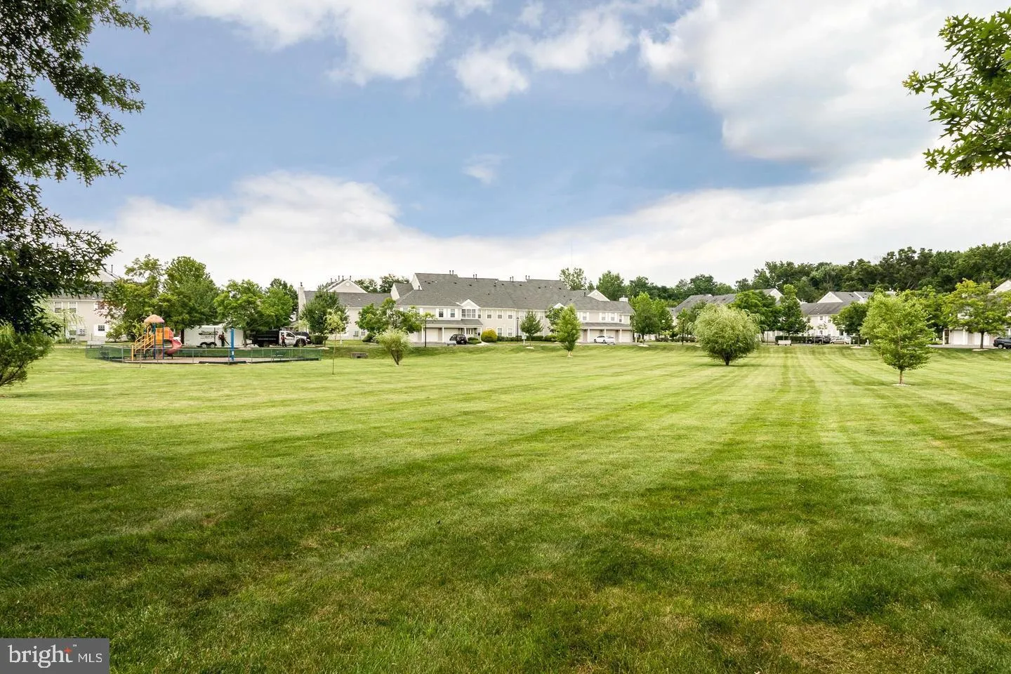 Lawrence, New Jersey 08648, United States, 2 Bedrooms Bedrooms, ,2 BathroomsBathrooms,Residential,Pending,20602