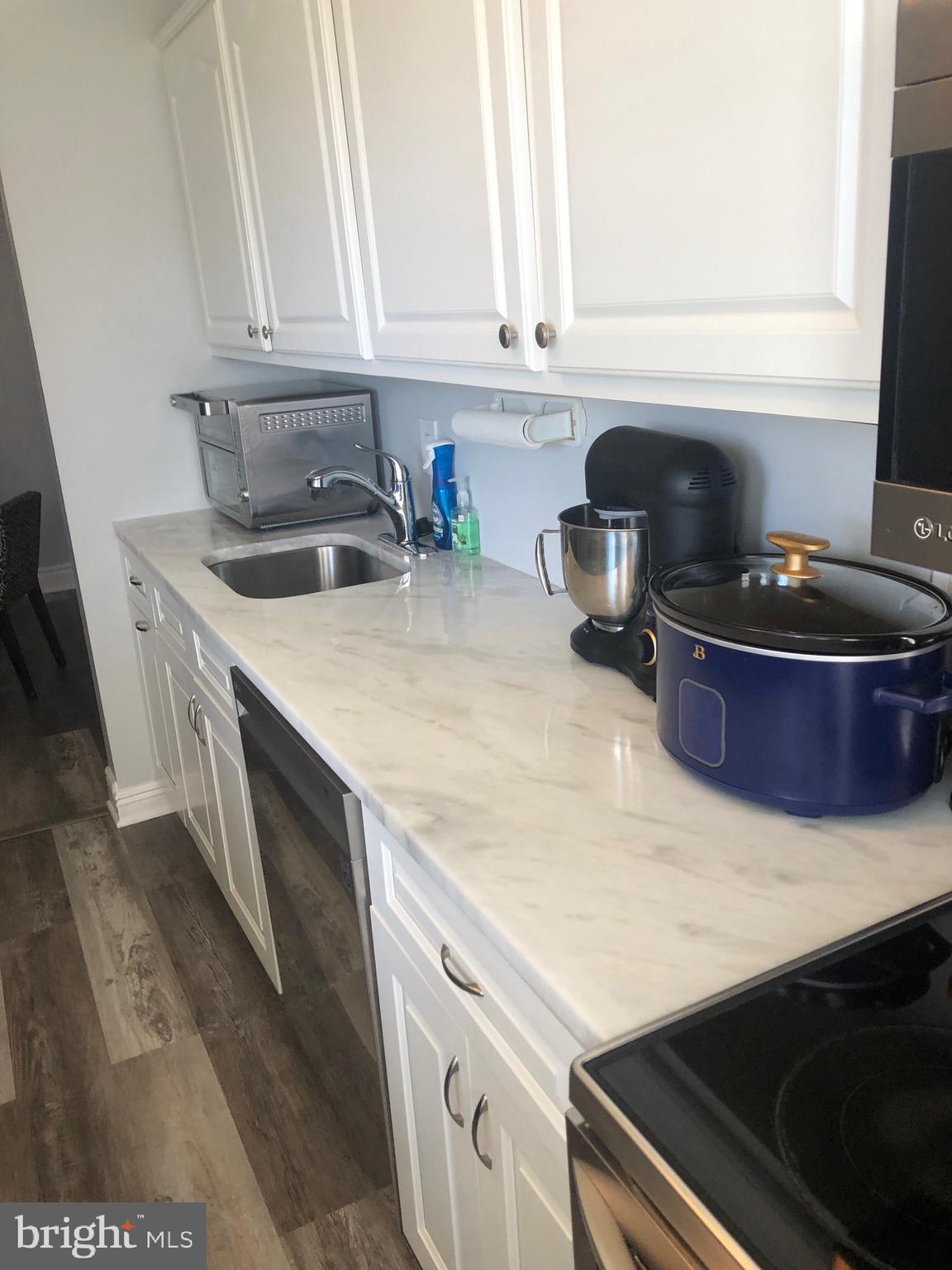 CROMWELL FOUNTAIN - Residential