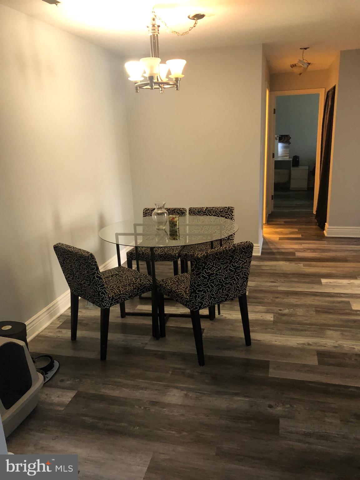 CROMWELL FOUNTAIN - Residential