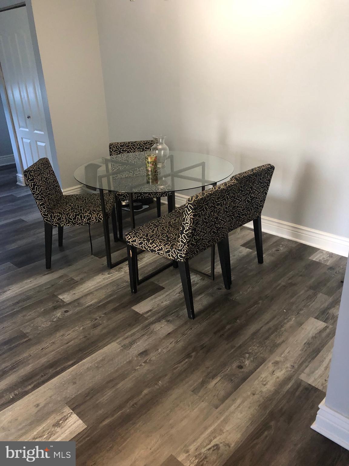 CROMWELL FOUNTAIN - Residential