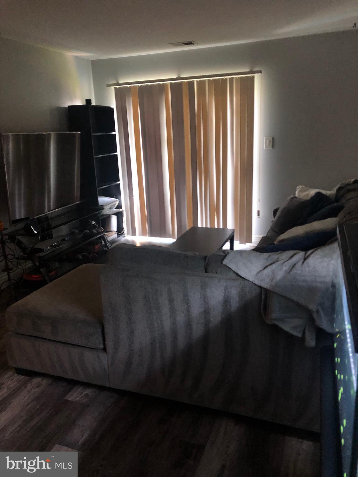 CROMWELL FOUNTAIN - Residential