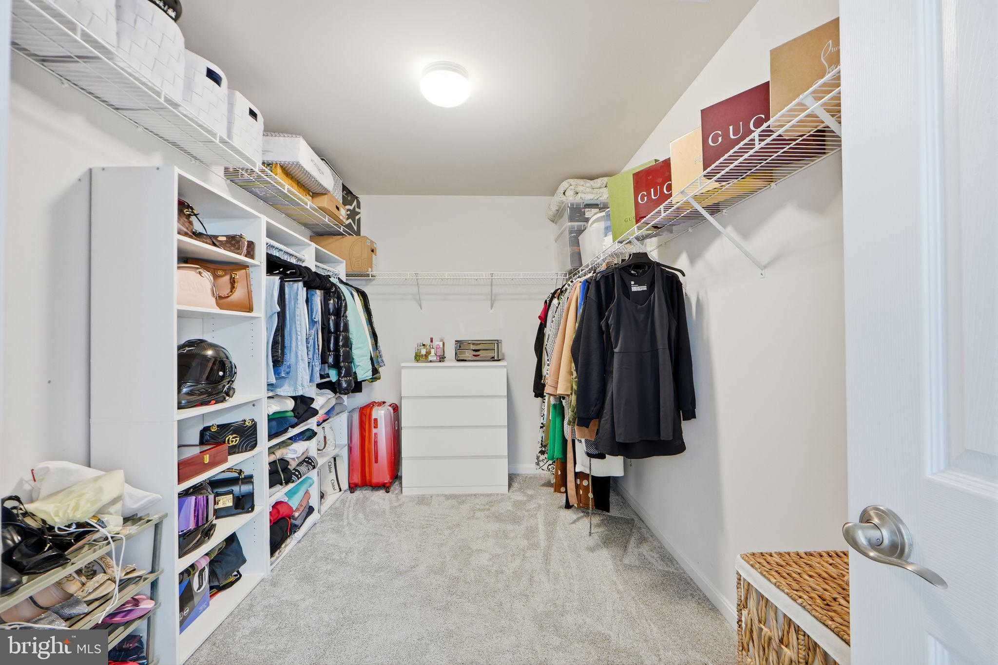 RAVEN OAKS - Residential