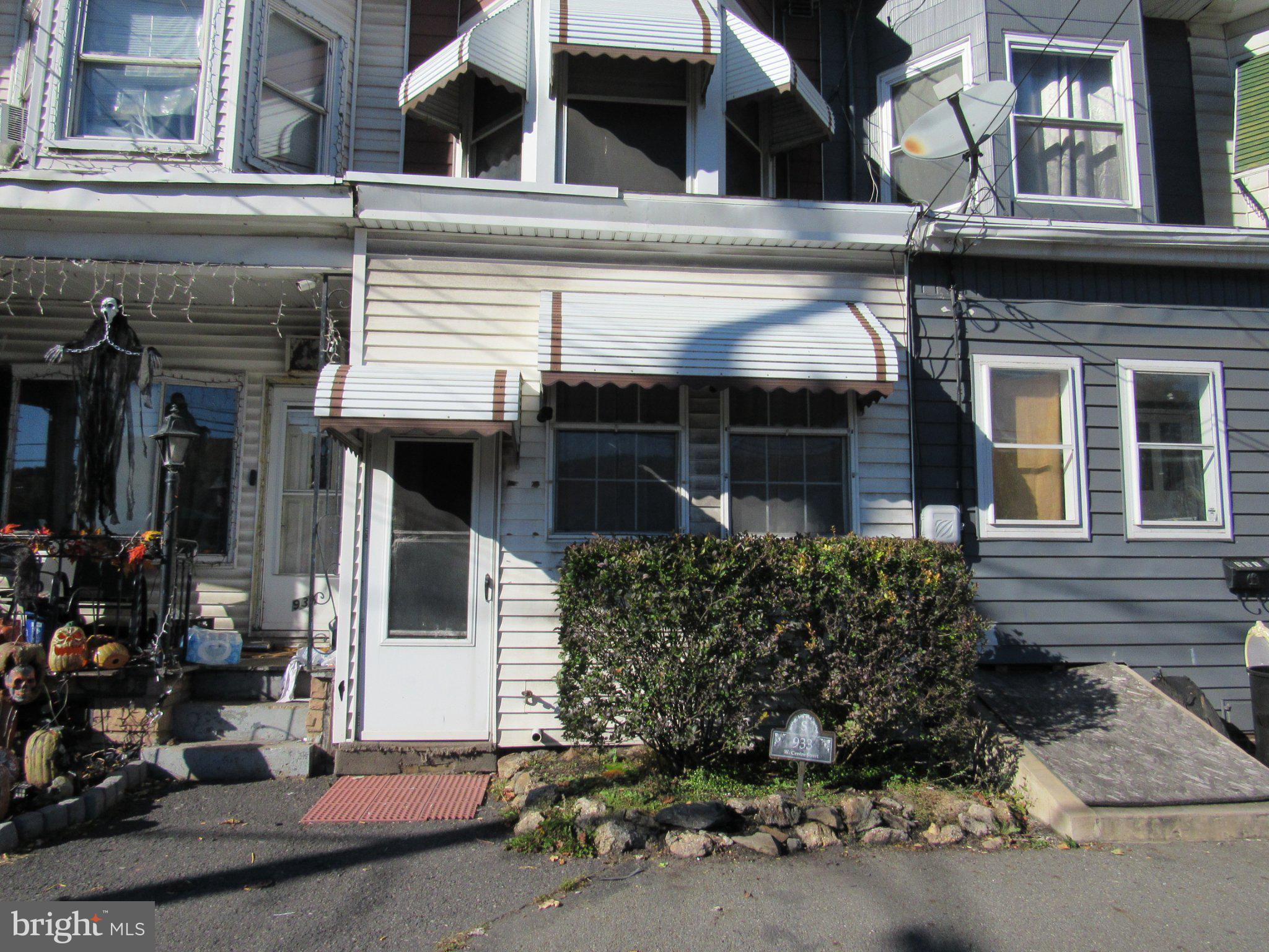 933 W CENTRE STREET
