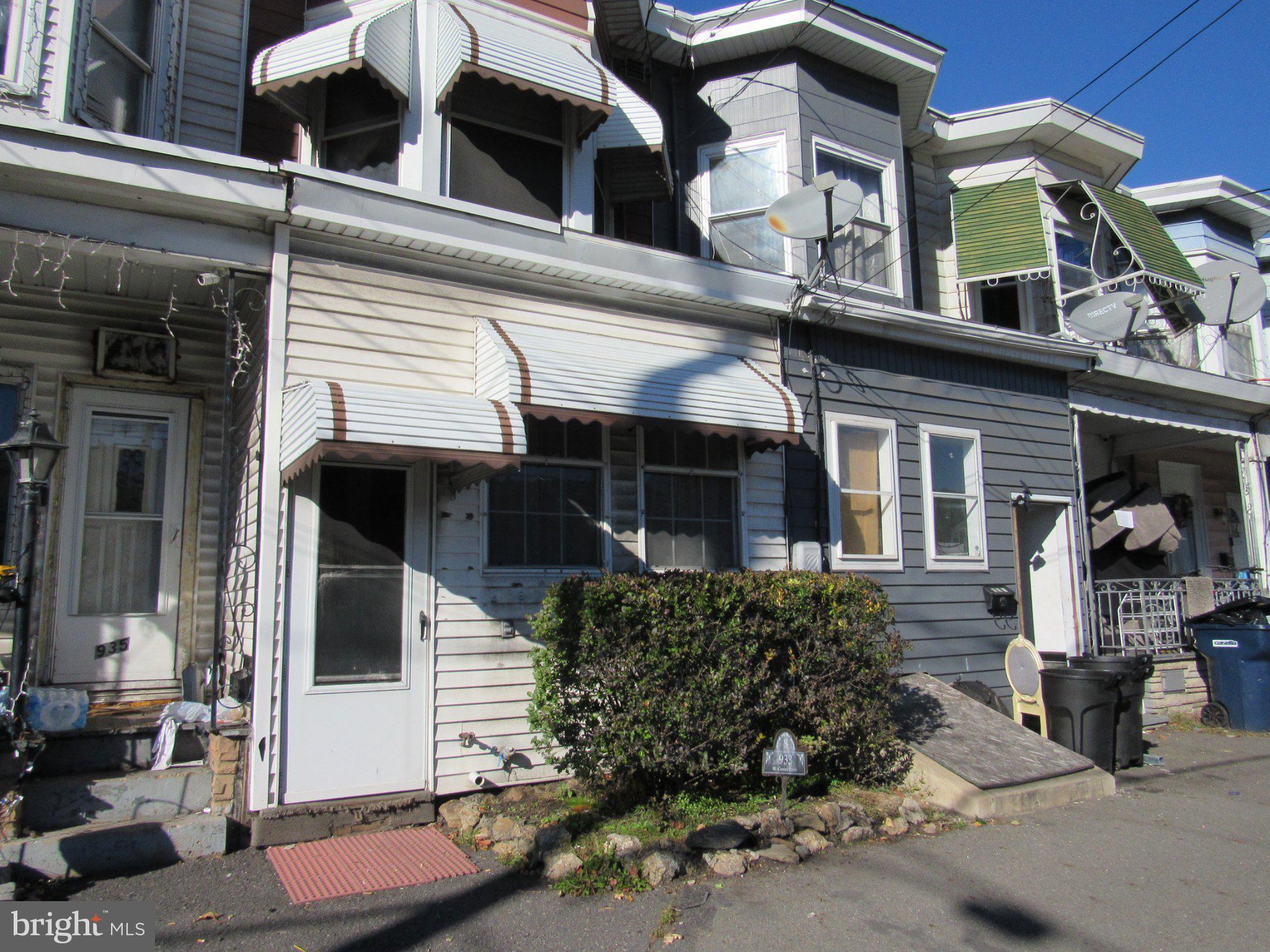 933 W CENTRE STREET