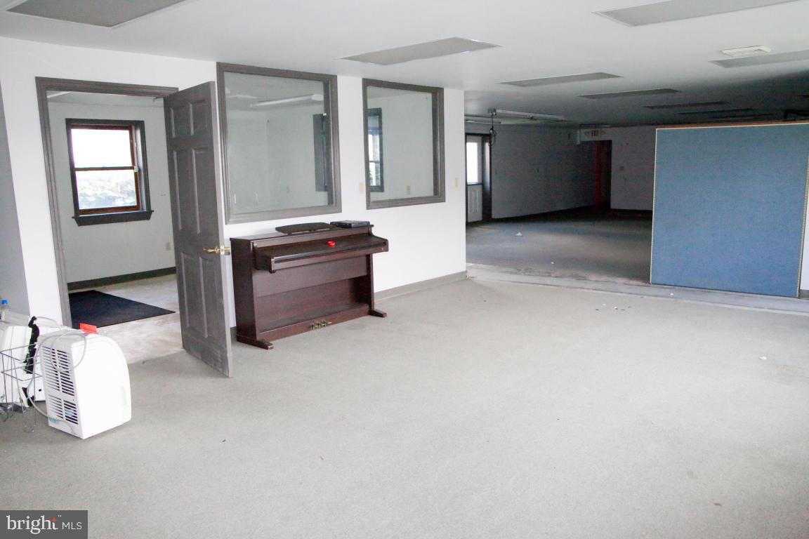 AKRON - Commercial Sale