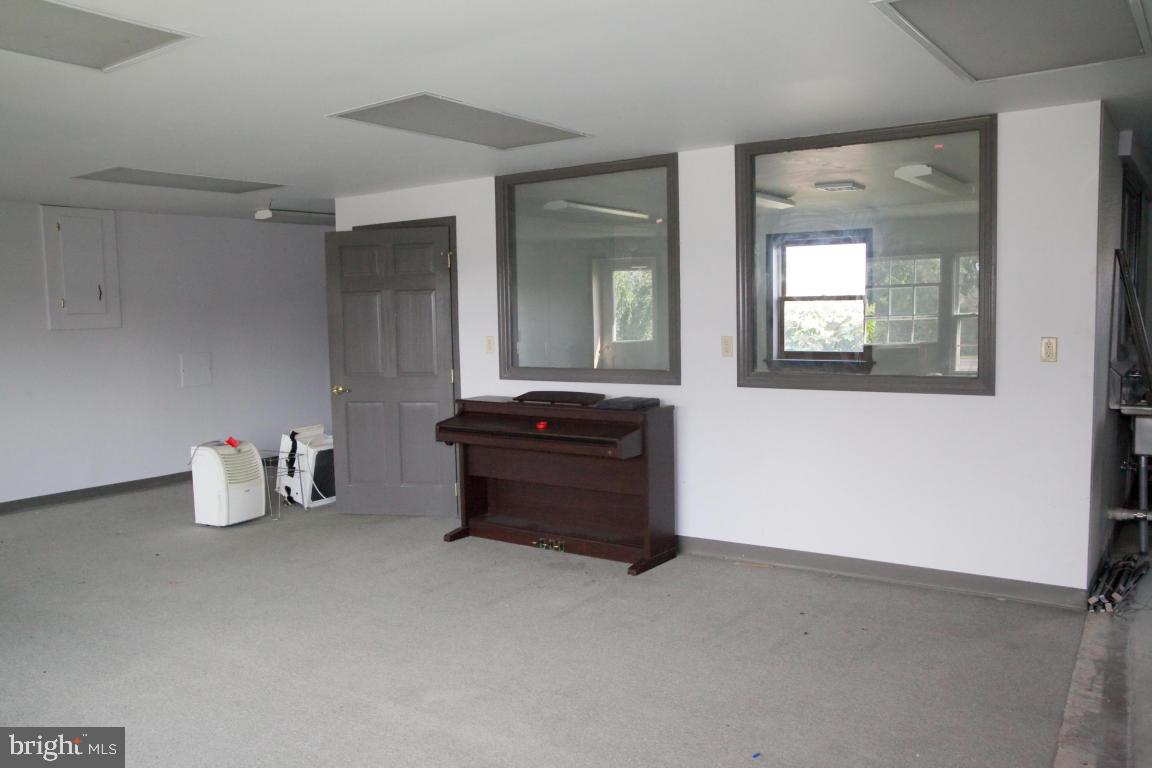 AKRON - Commercial Sale