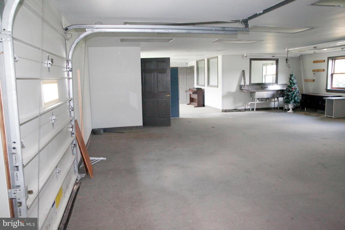 AKRON - Commercial Sale