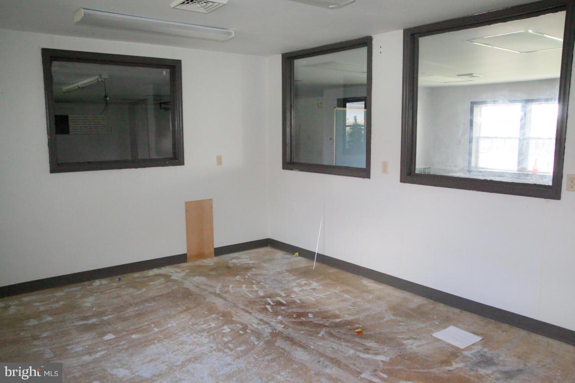 AKRON - Commercial Sale