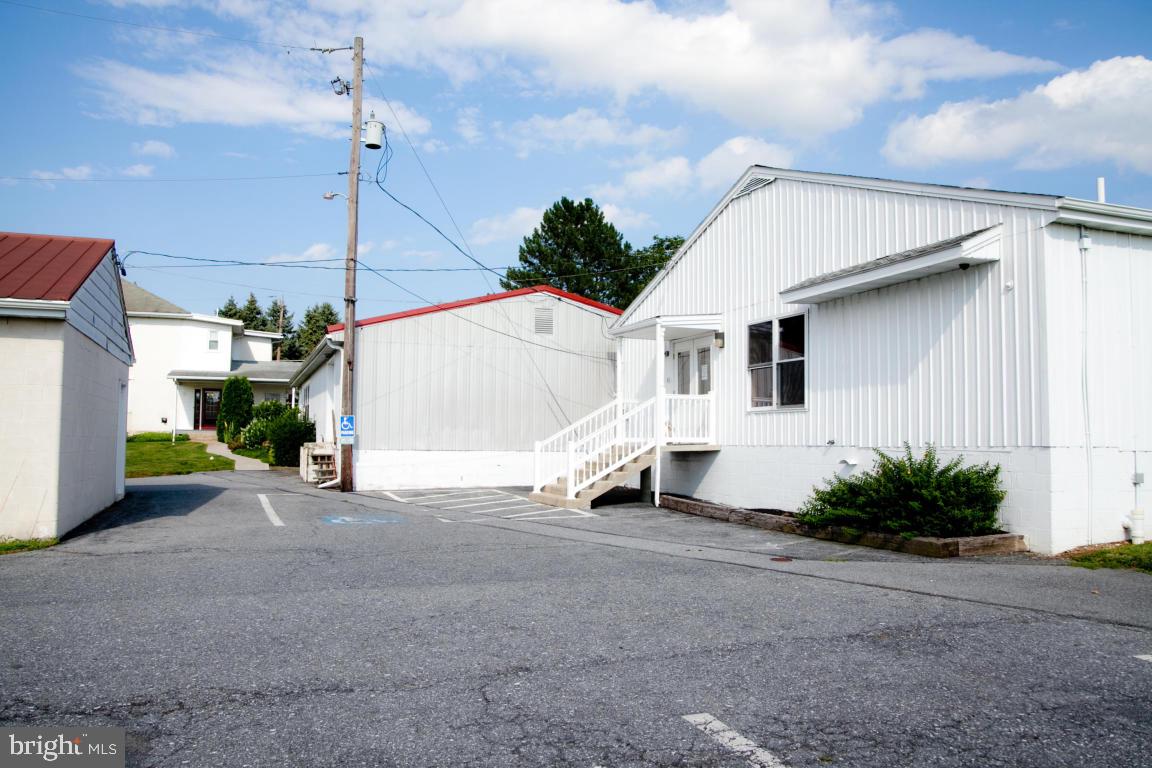 AKRON - Commercial Sale