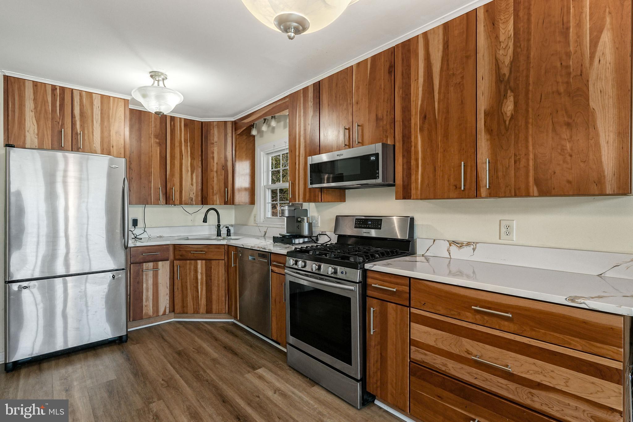 COVE LAKE - Residential