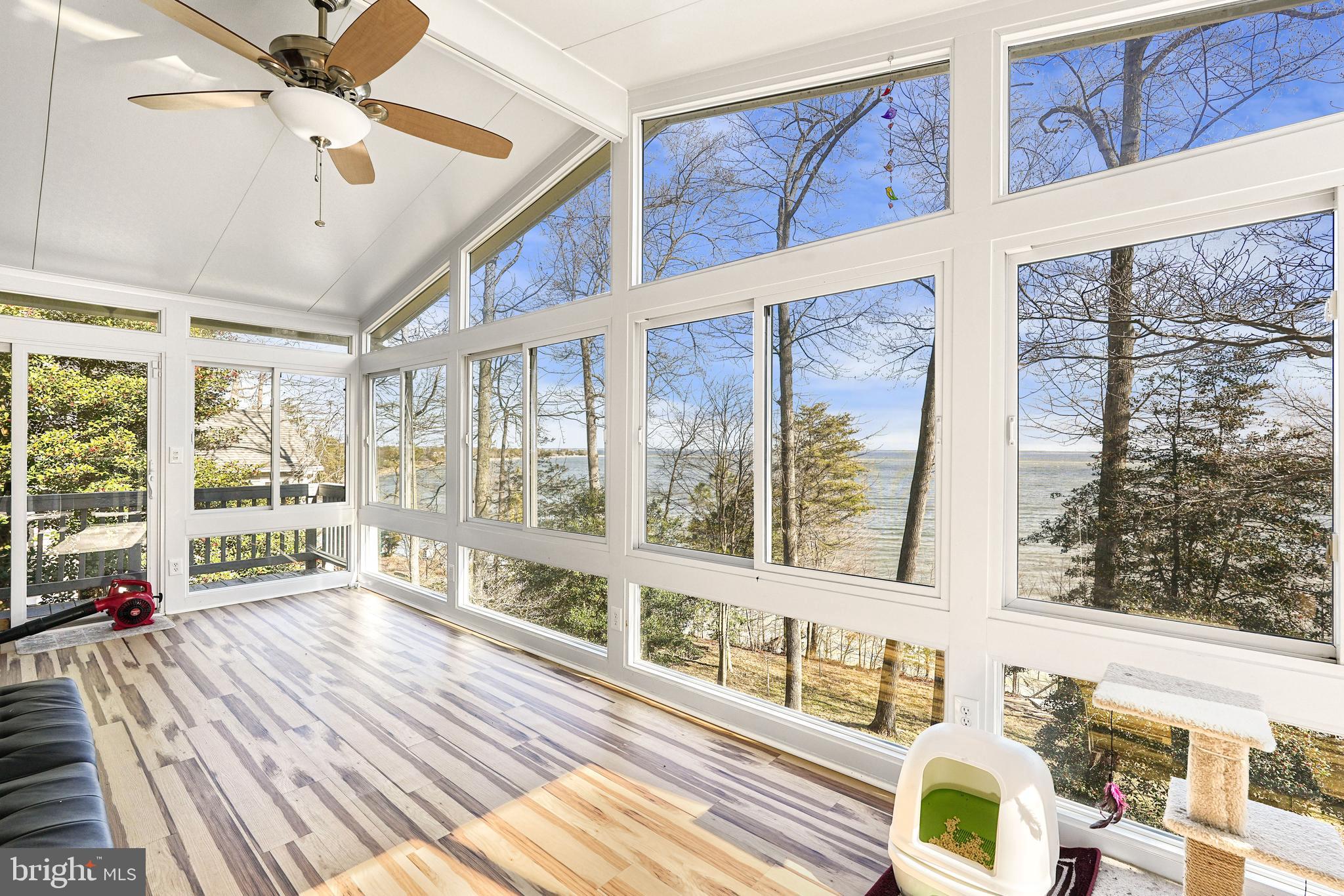 COVE LAKE - Residential