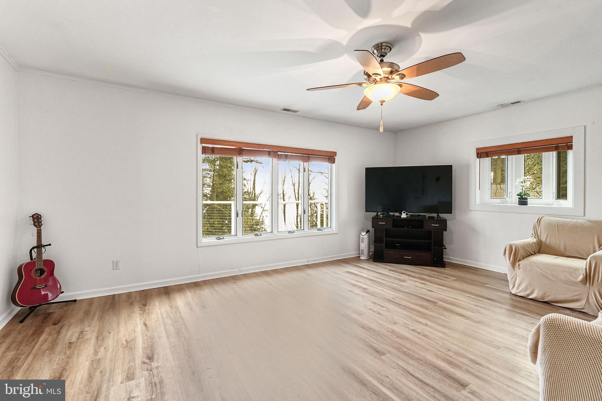 COVE LAKE - Residential